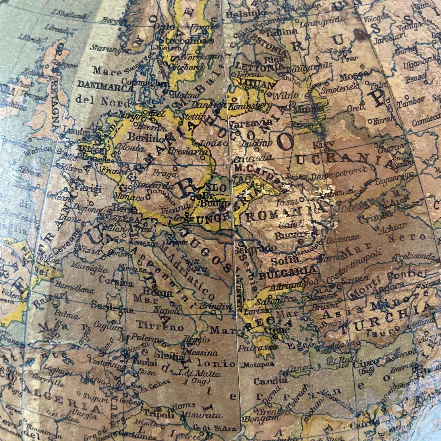 Italian Globe terrestre politique italien par Vallardi 20e siècle en vente