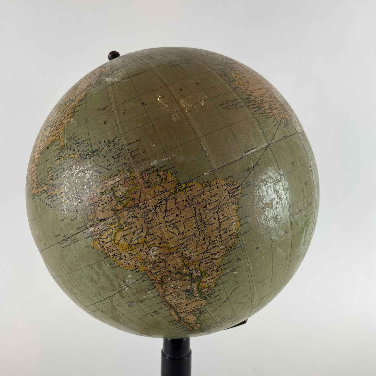 Globe terrestre politique italien par Vallardi 20e siècle Bon état - En vente à Milano, MI