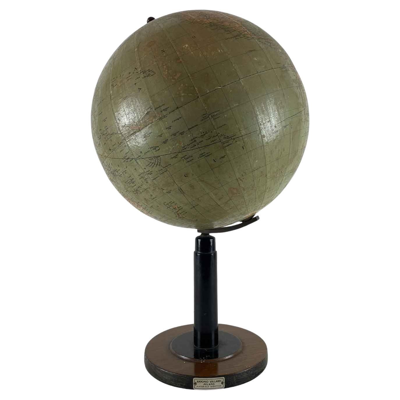 Globe terrestre politique italien par Vallardi 20e siècle en vente