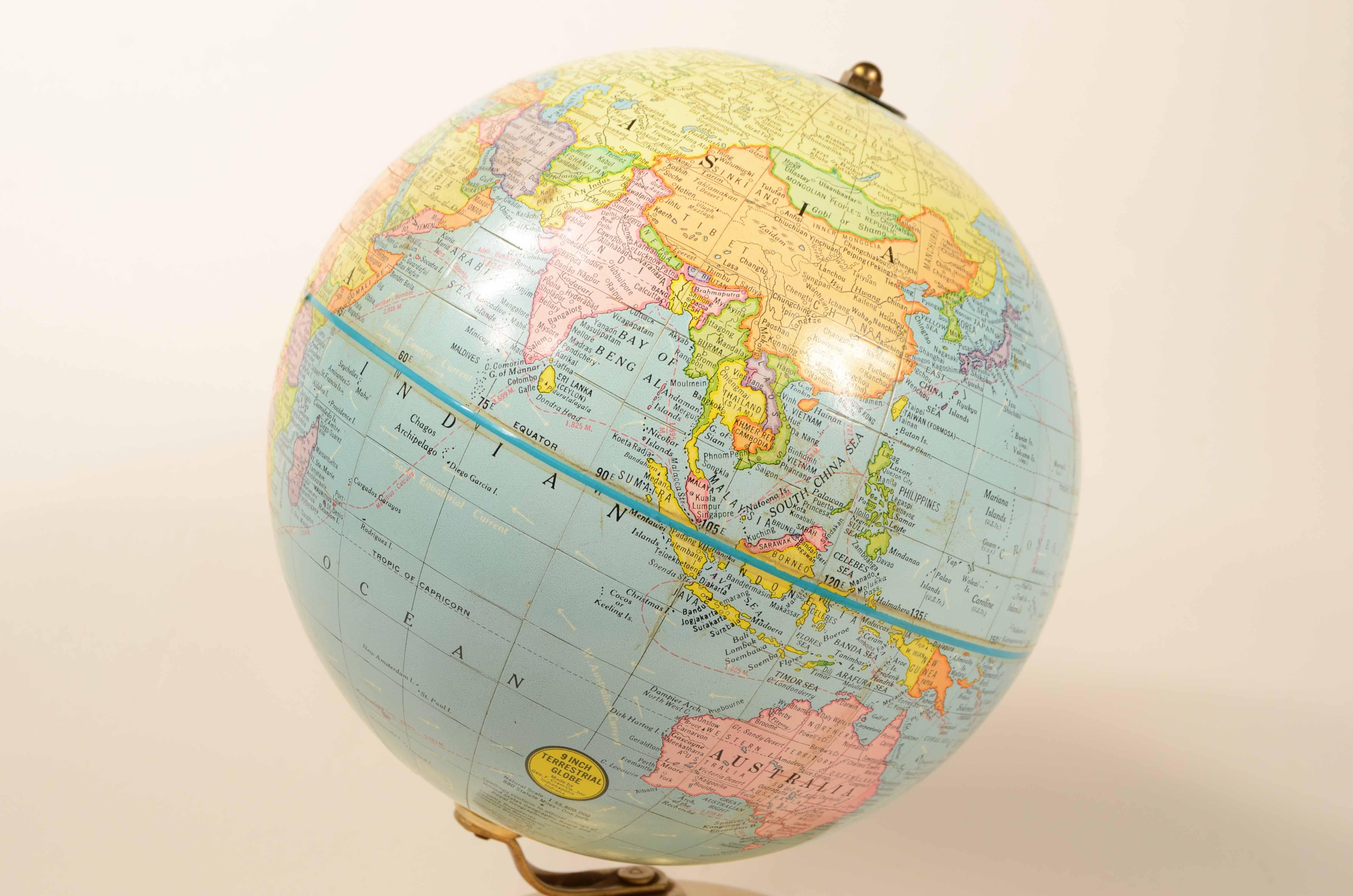 Mid-20th Century Globe politique Le globe George F. Cram  Indianapolis Indiana 1960 en vente