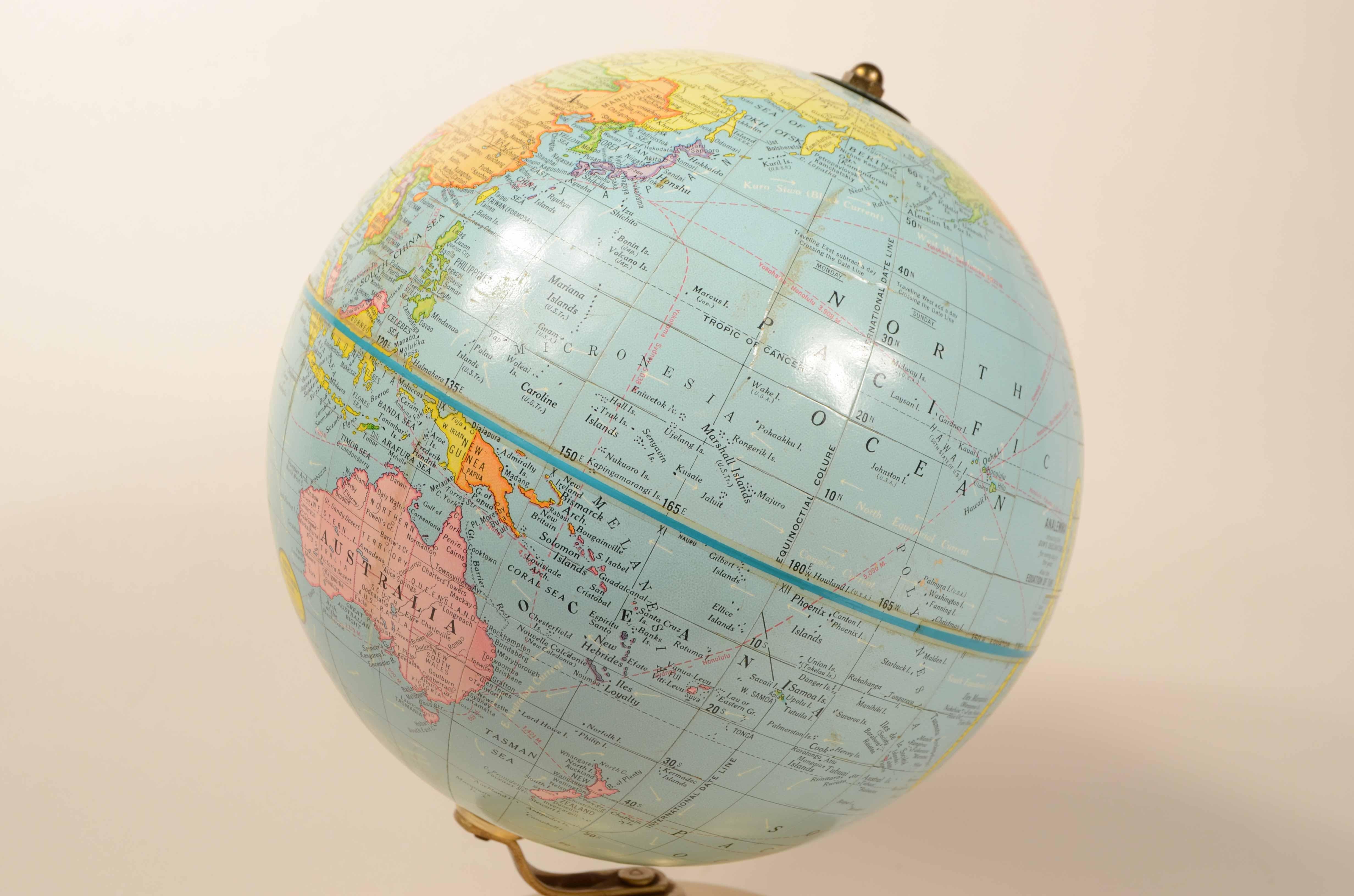 Papier Globe politique Le globe George F. Cram  Indianapolis Indiana 1960 en vente