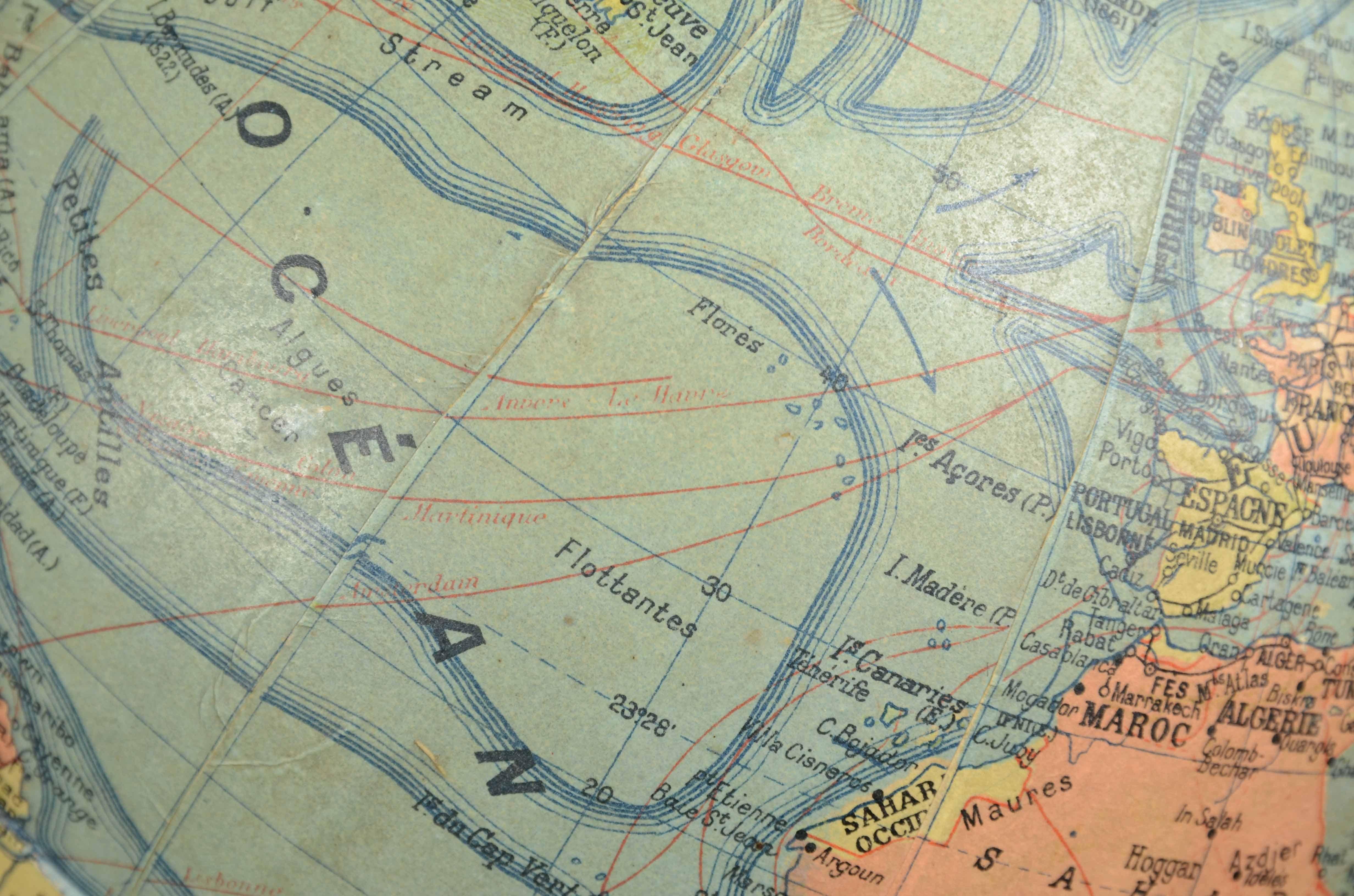 Globe terrestre dessiné à la fin des années 1940 par le géographe français J. Forest en vente 7