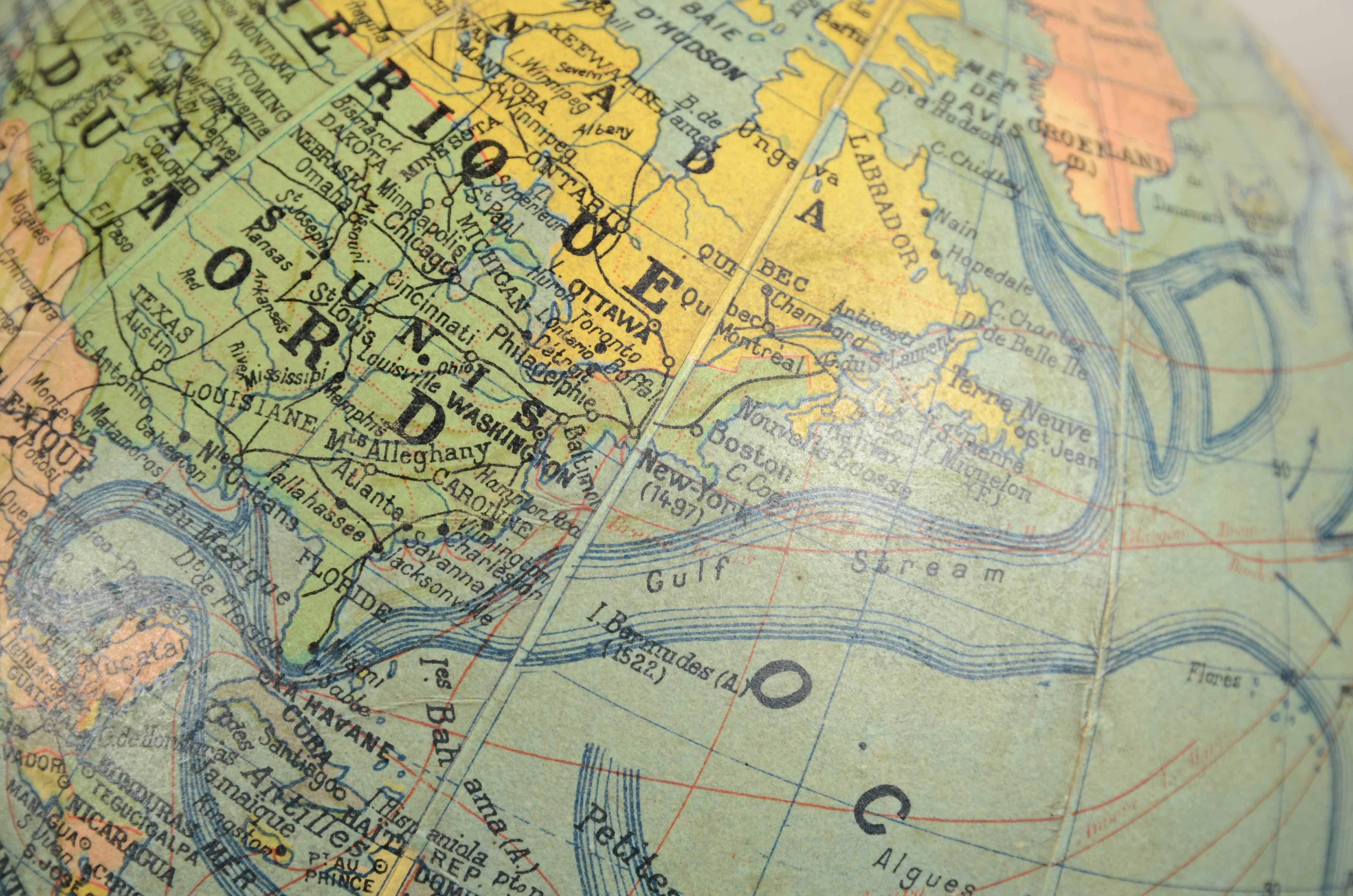 Globe terrestre dessiné à la fin des années 1940 par le géographe français J. Forest en vente 8
