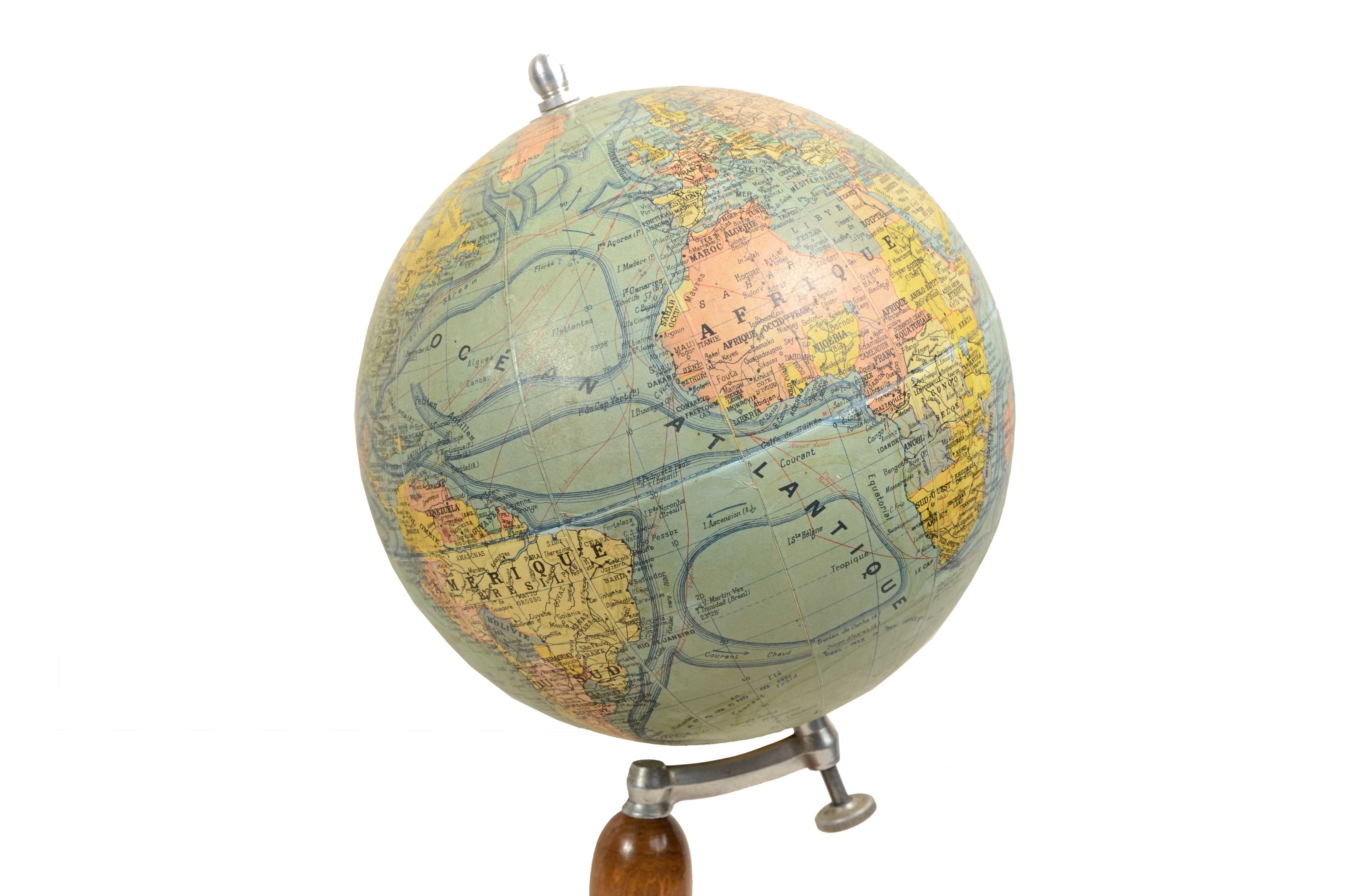 Globe terrestre dessiné à la fin des années 1940 par le géographe français J. Forest en vente 2