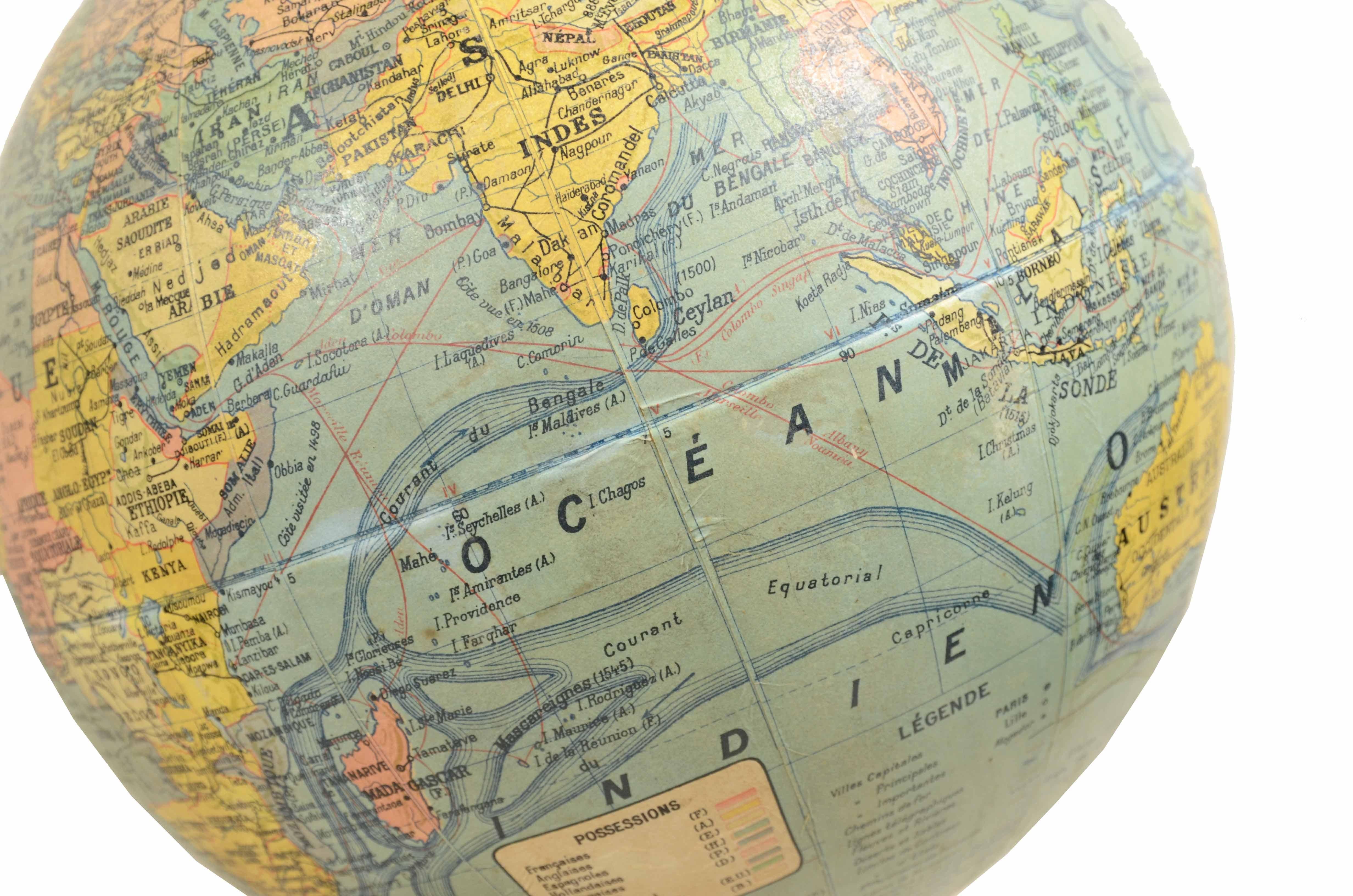 Globe terrestre dessiné à la fin des années 1940 par le géographe français J. Forest en vente 4