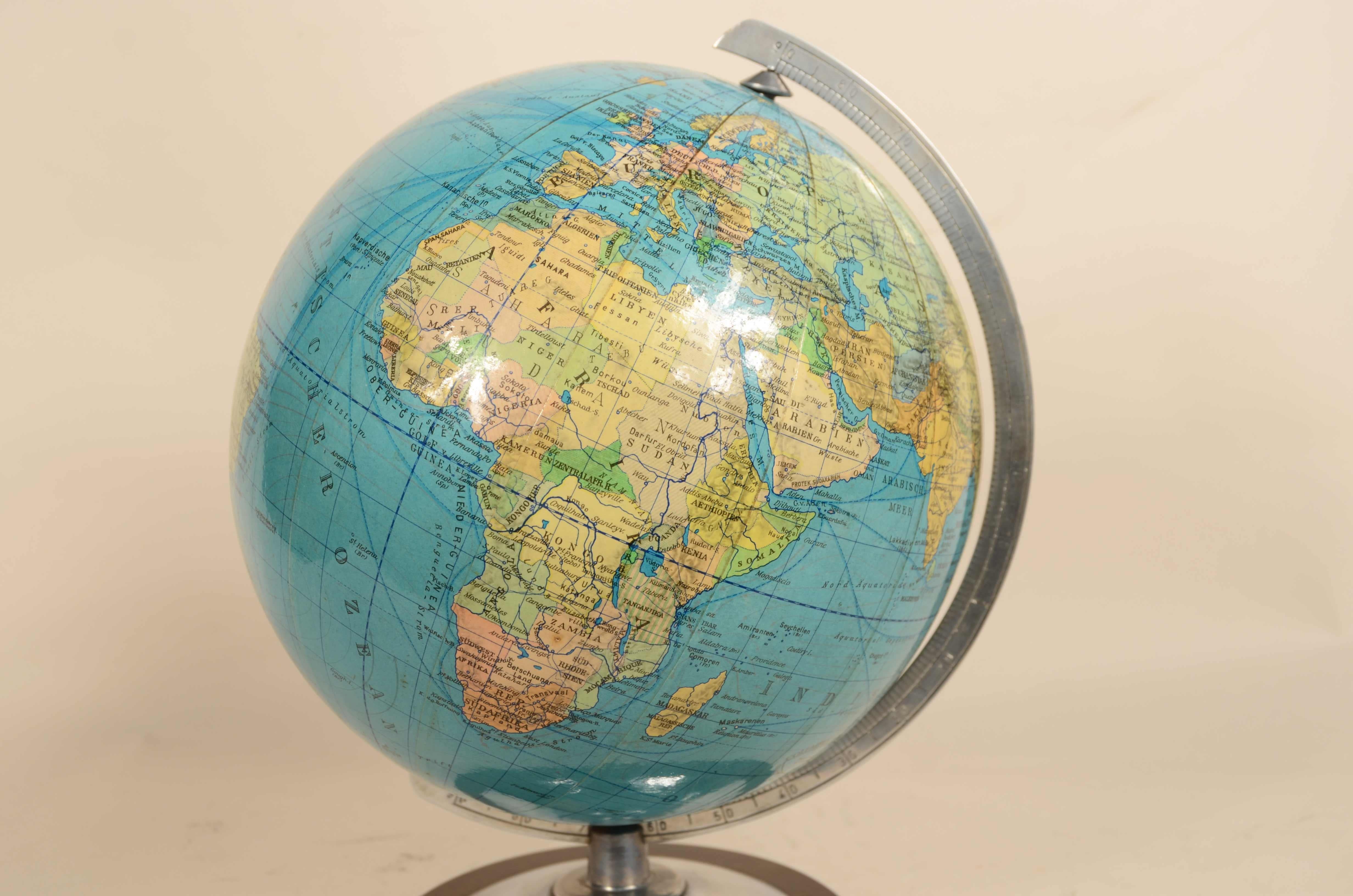German earth globe Columbus Erdglobus by cartographer Paul Oestergaard 1950s In Good Condition For Sale In Milan, IT