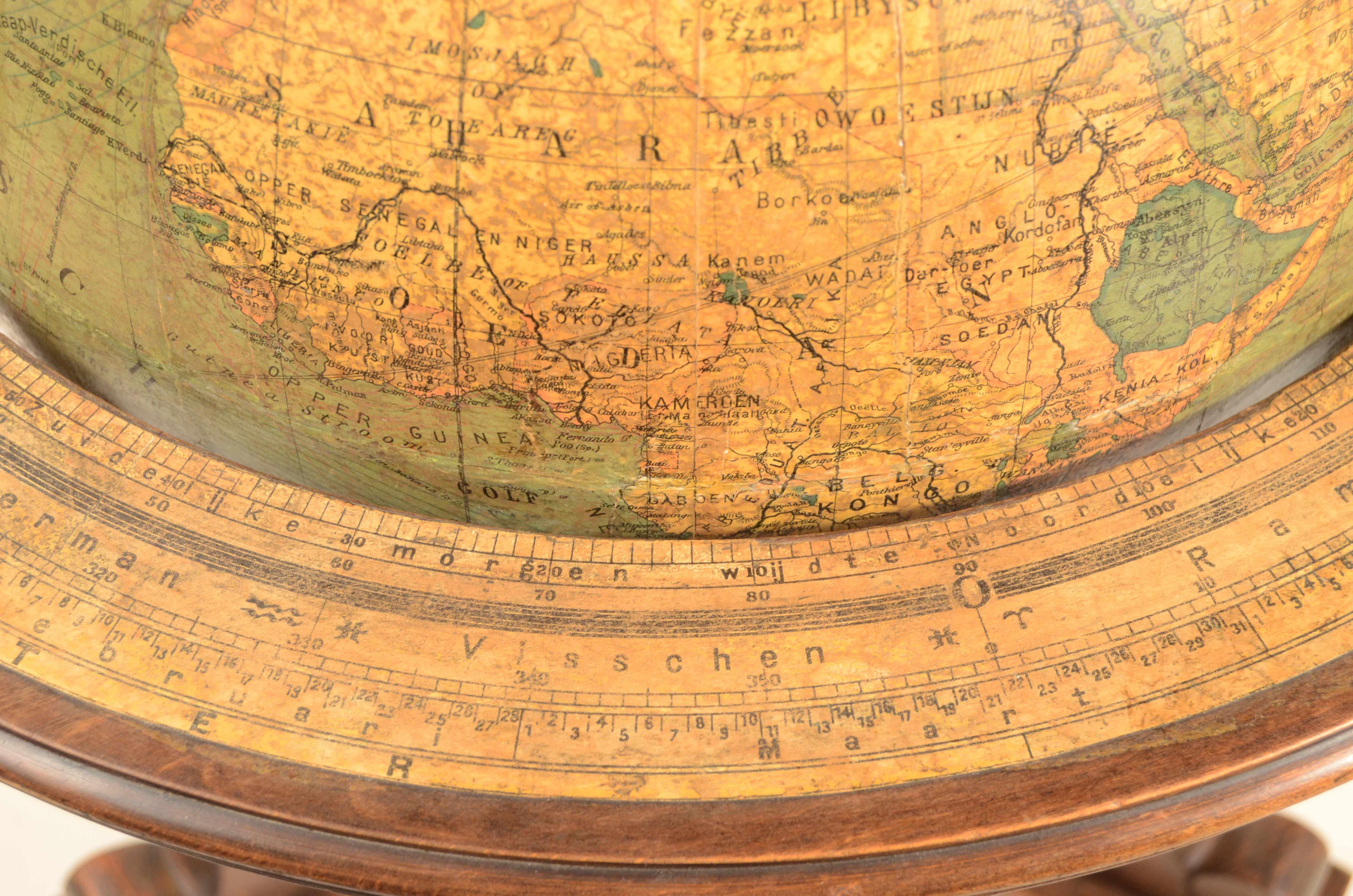 German Columbus terrestrial globe for the Dutch market early 20th century For Sale 11