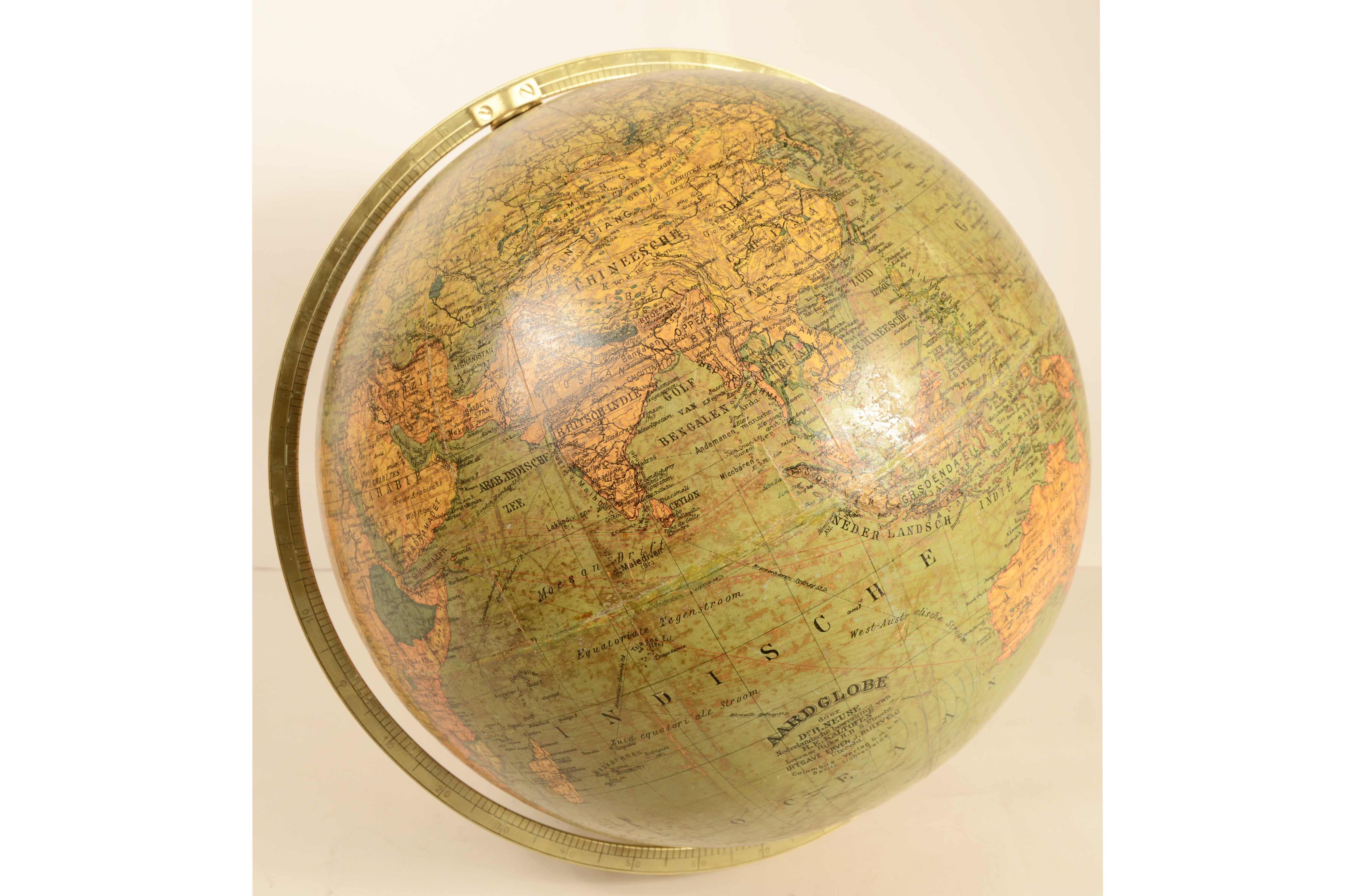 German Columbus terrestrial globe for the Dutch market early 20th century For Sale 2