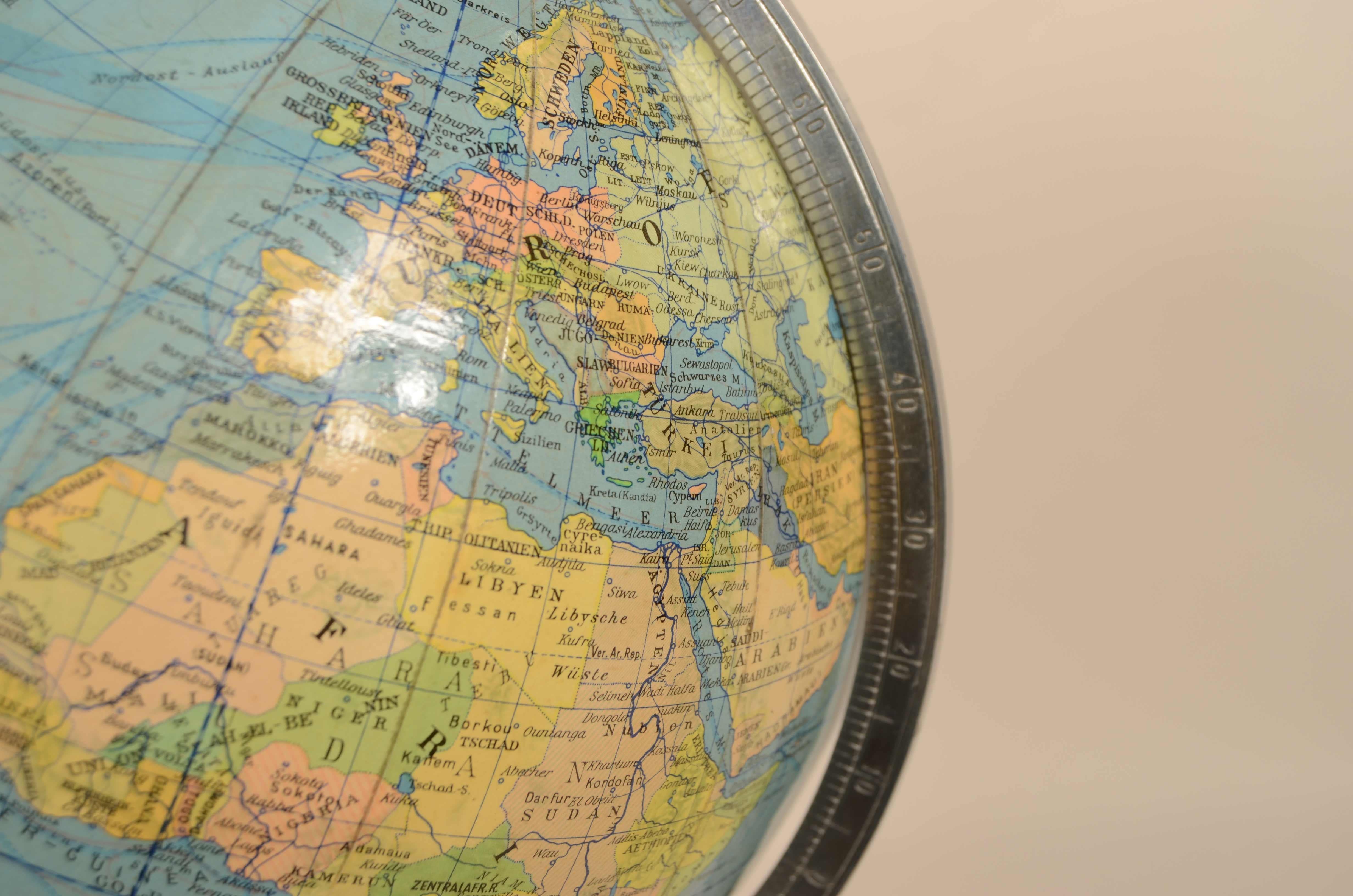 Globe terrestre  columbus allemand Schulerglobus Berlin Stuttgart 1950s lander en vente 10