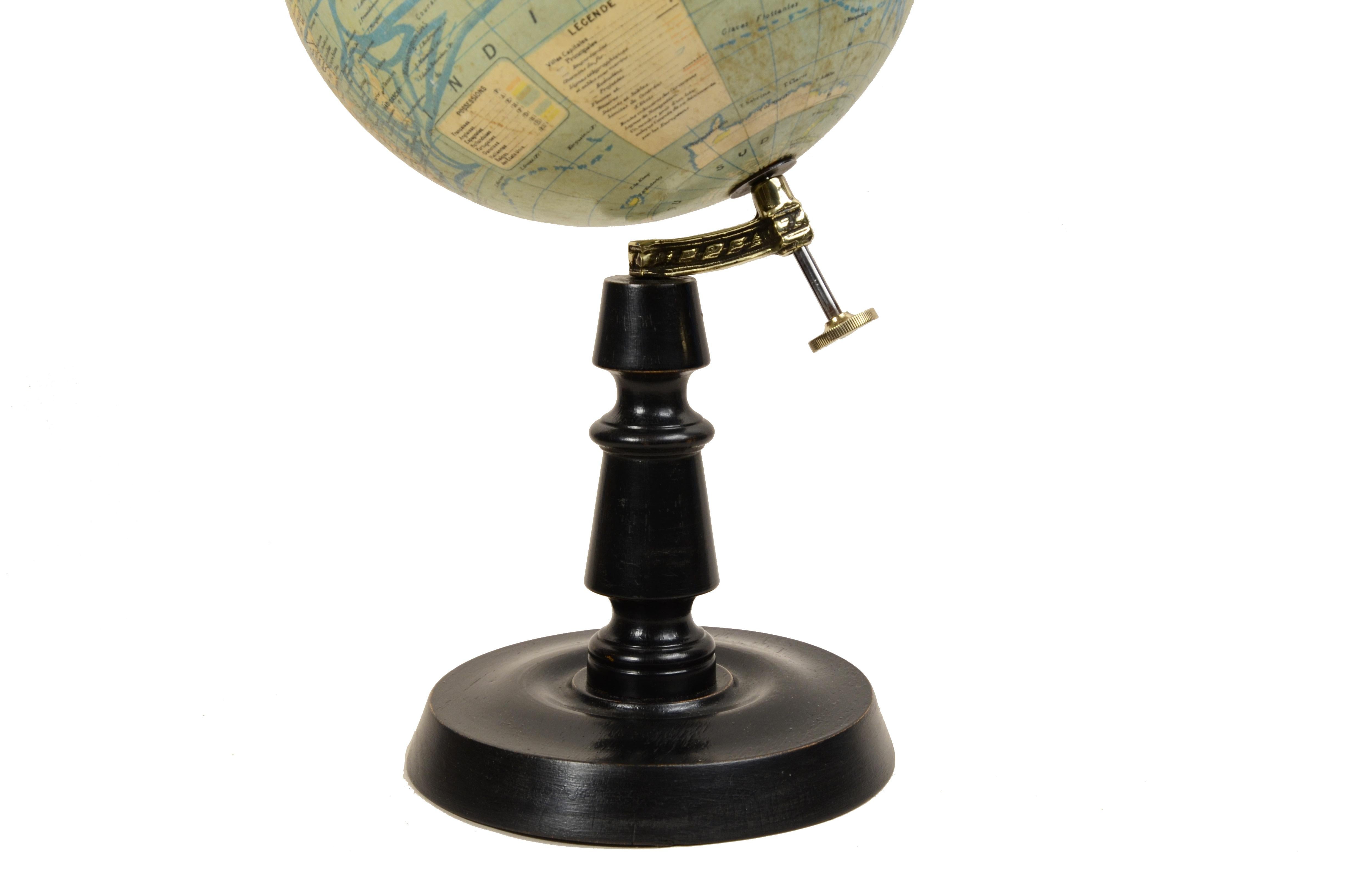 Weltkugel  terrestrre, veröffentlicht in den 1930er Jahren von dem französischen Geografen J. Forest Paris im Angebot 9