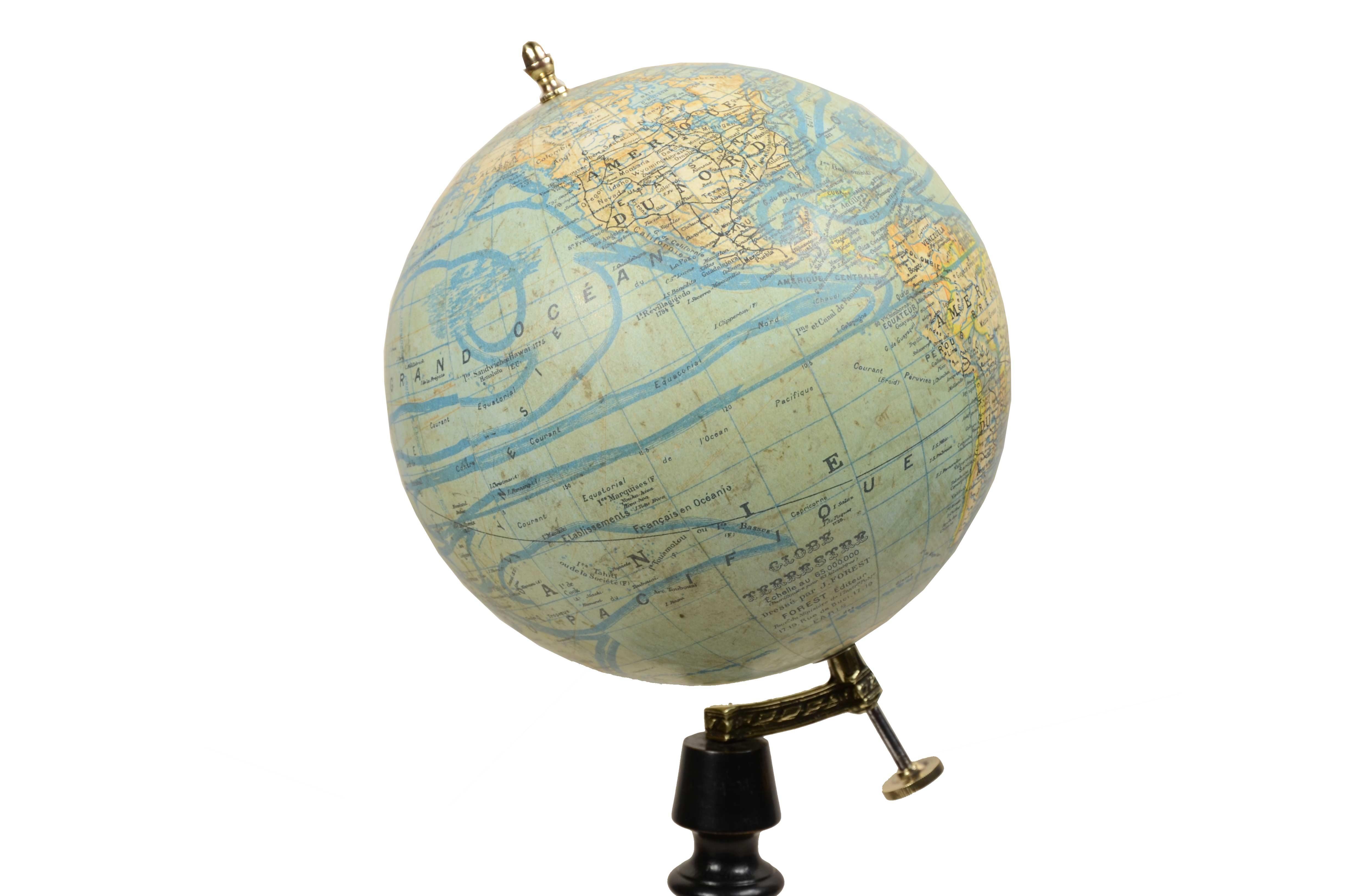 Weltkugel  terrestrre, veröffentlicht in den 1930er Jahren von dem französischen Geografen J. Forest Paris im Zustand „Gut“ im Angebot in Milan, IT