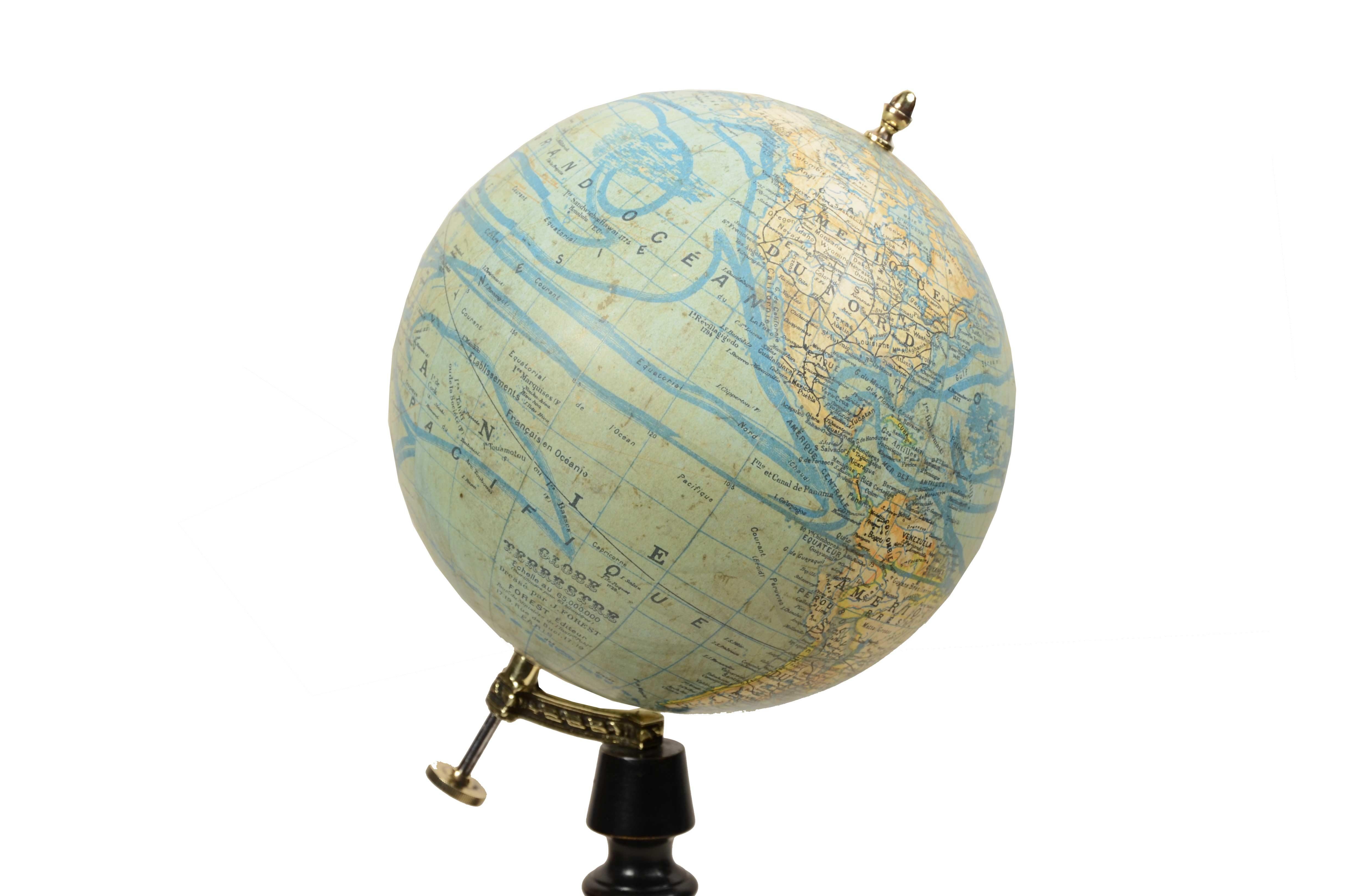 Weltkugel  terrestrre, veröffentlicht in den 1930er Jahren von dem französischen Geografen J. Forest Paris (Mid-20th Century) im Angebot
