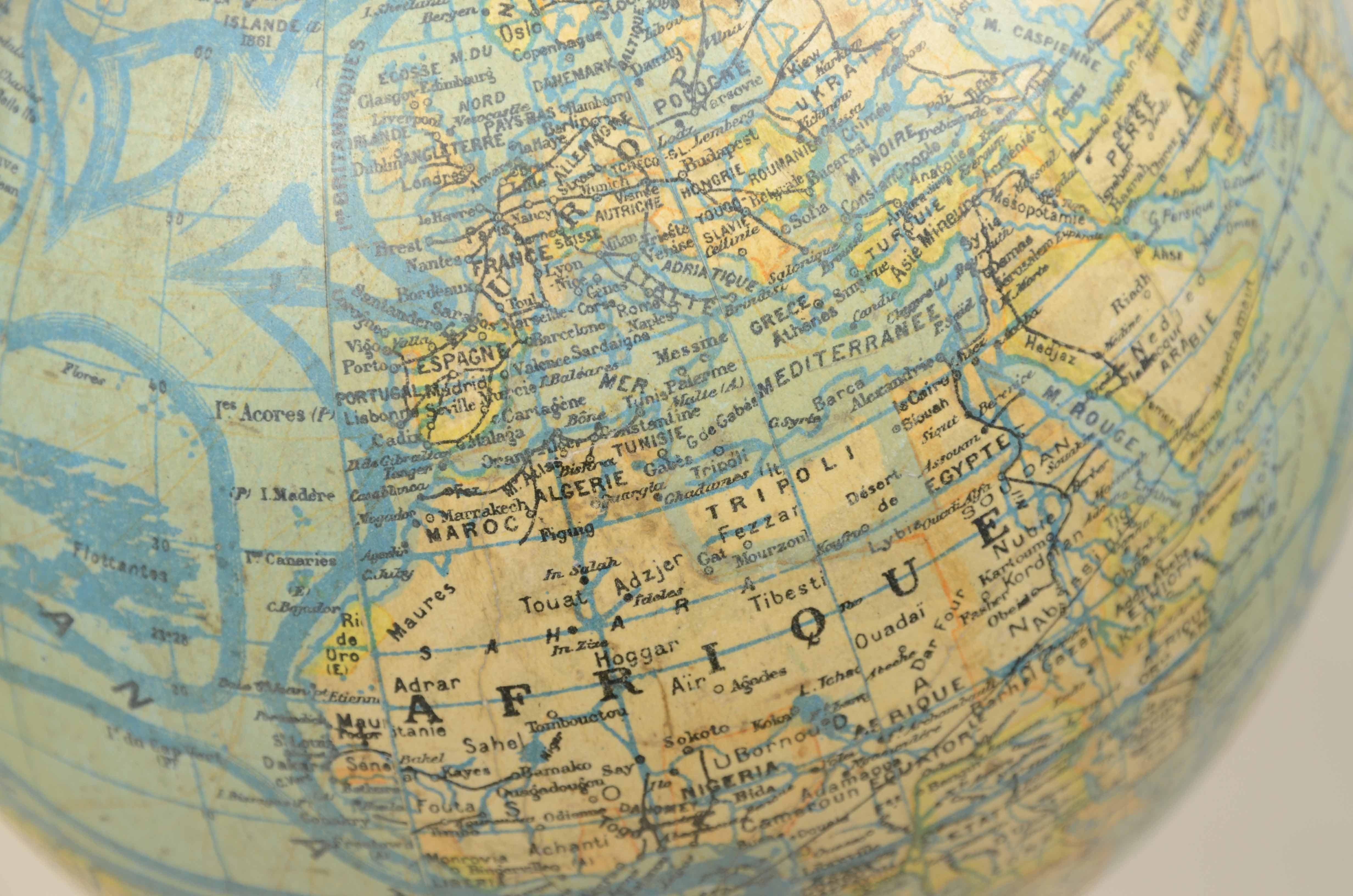 Weltkugel  terrestrre, veröffentlicht in den 1930er Jahren von dem französischen Geografen J. Forest Paris im Angebot 4