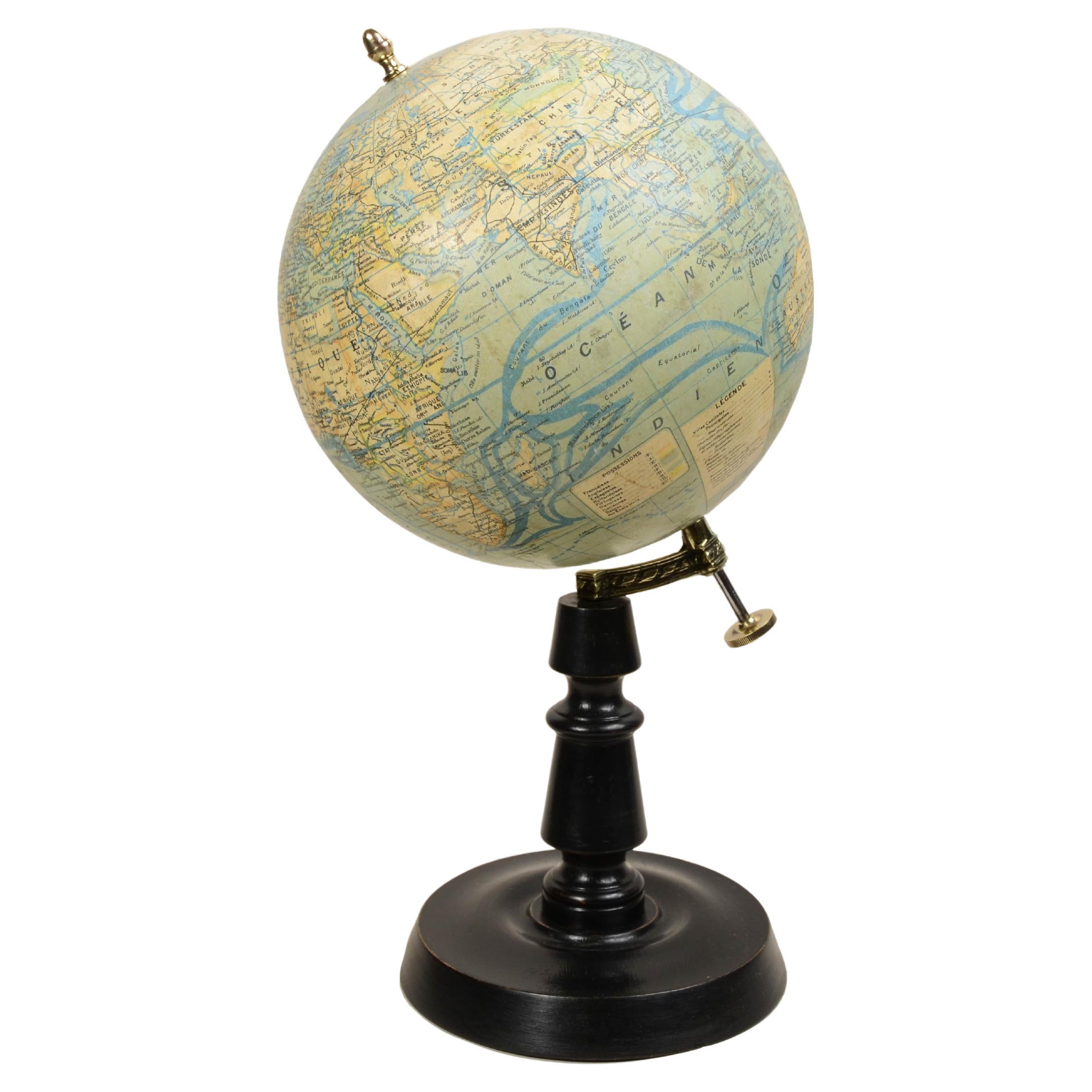 Globe  terrestrre edited in the 1930s by French geographer J. Forest Paris For Sale