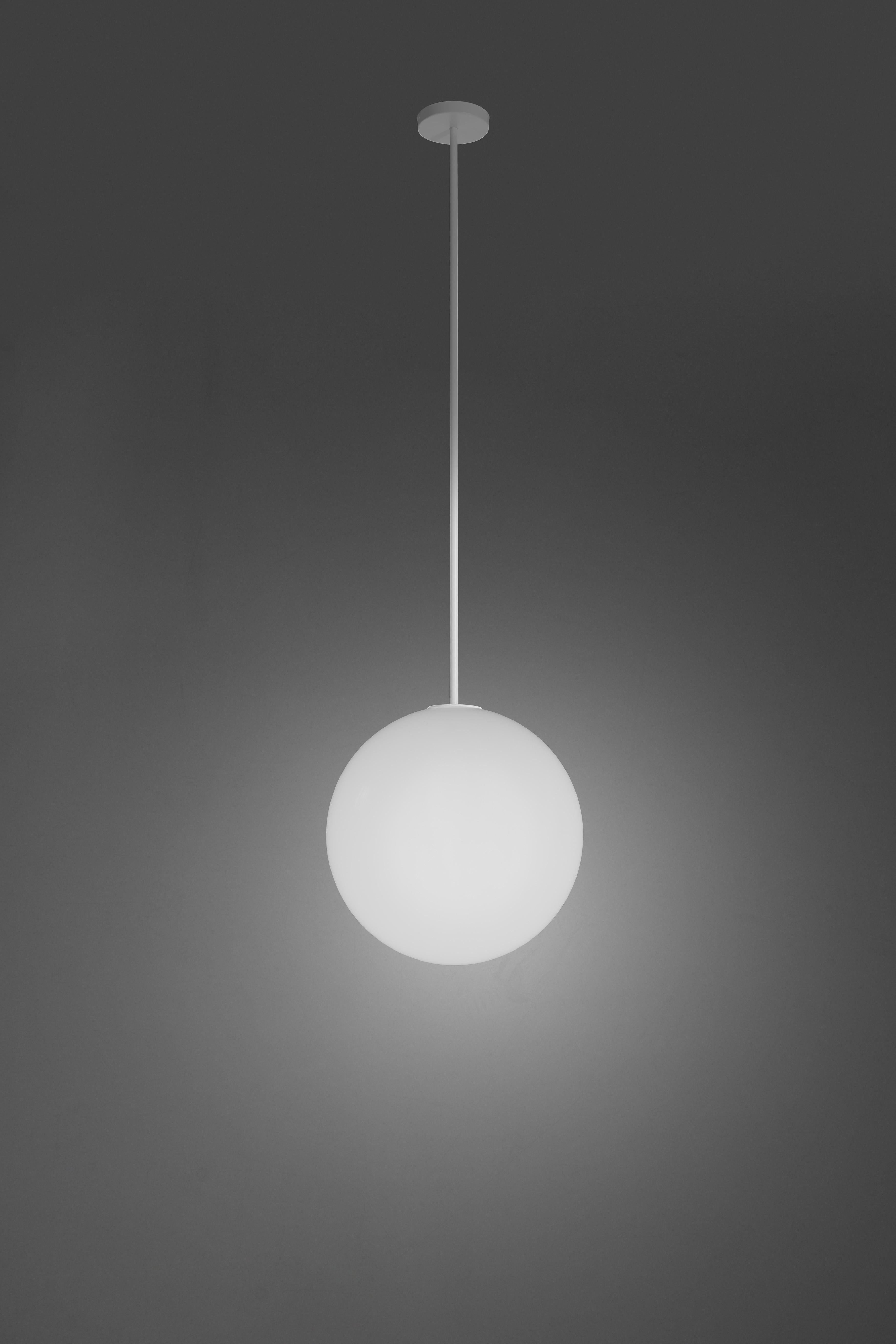 Globo Tige 40 Large Hanging Lamp by SLIDE Studio
Dimensions: Ø 40 x H 140 cm.
Materials: Polyethylene and metal.

Available in different sizes. Prices may vary. This product is suitable for indoor and outdoor use. All our lamps can be wired