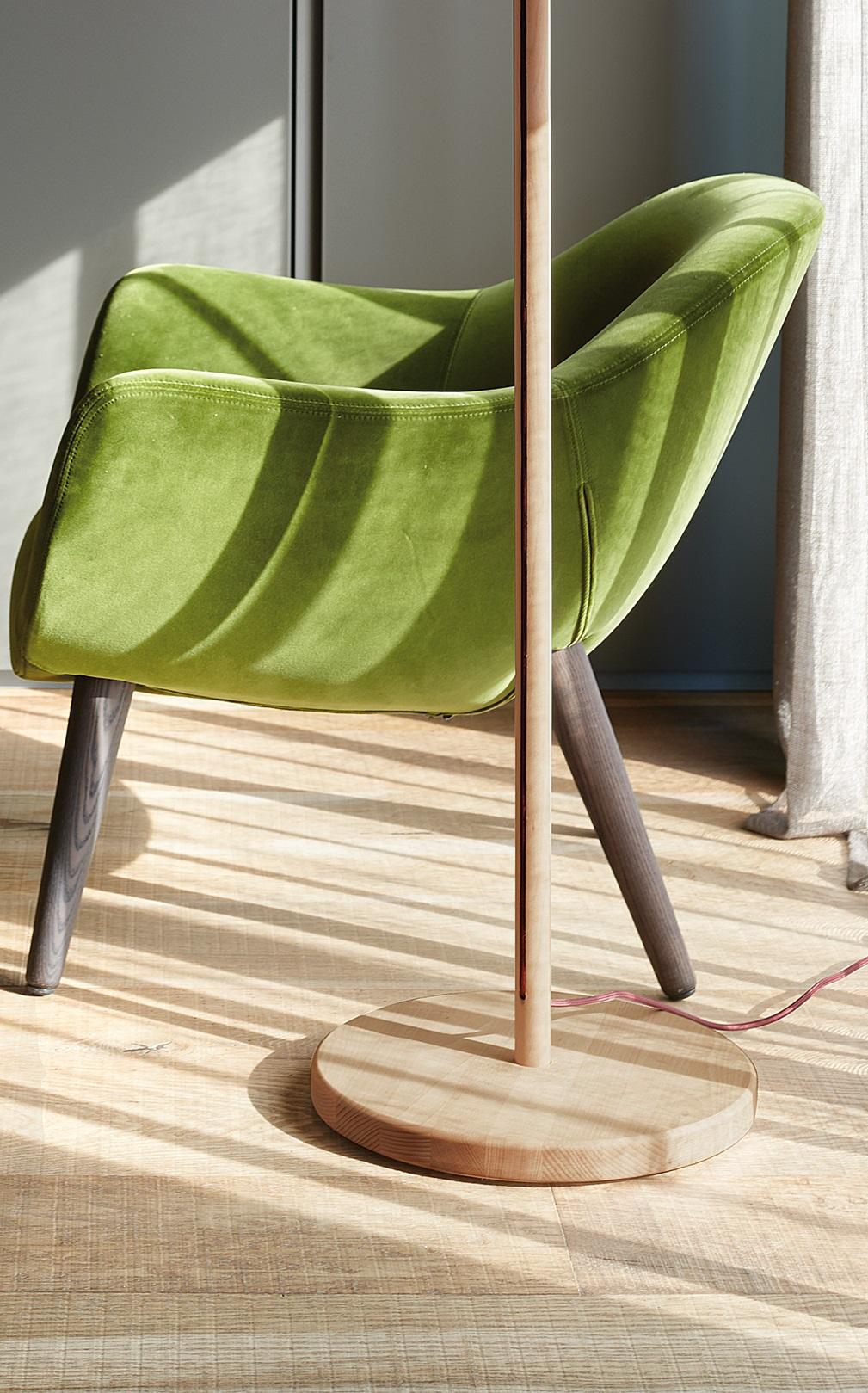 italien Lampadaire Globo en bois de SLIDE Studio en vente