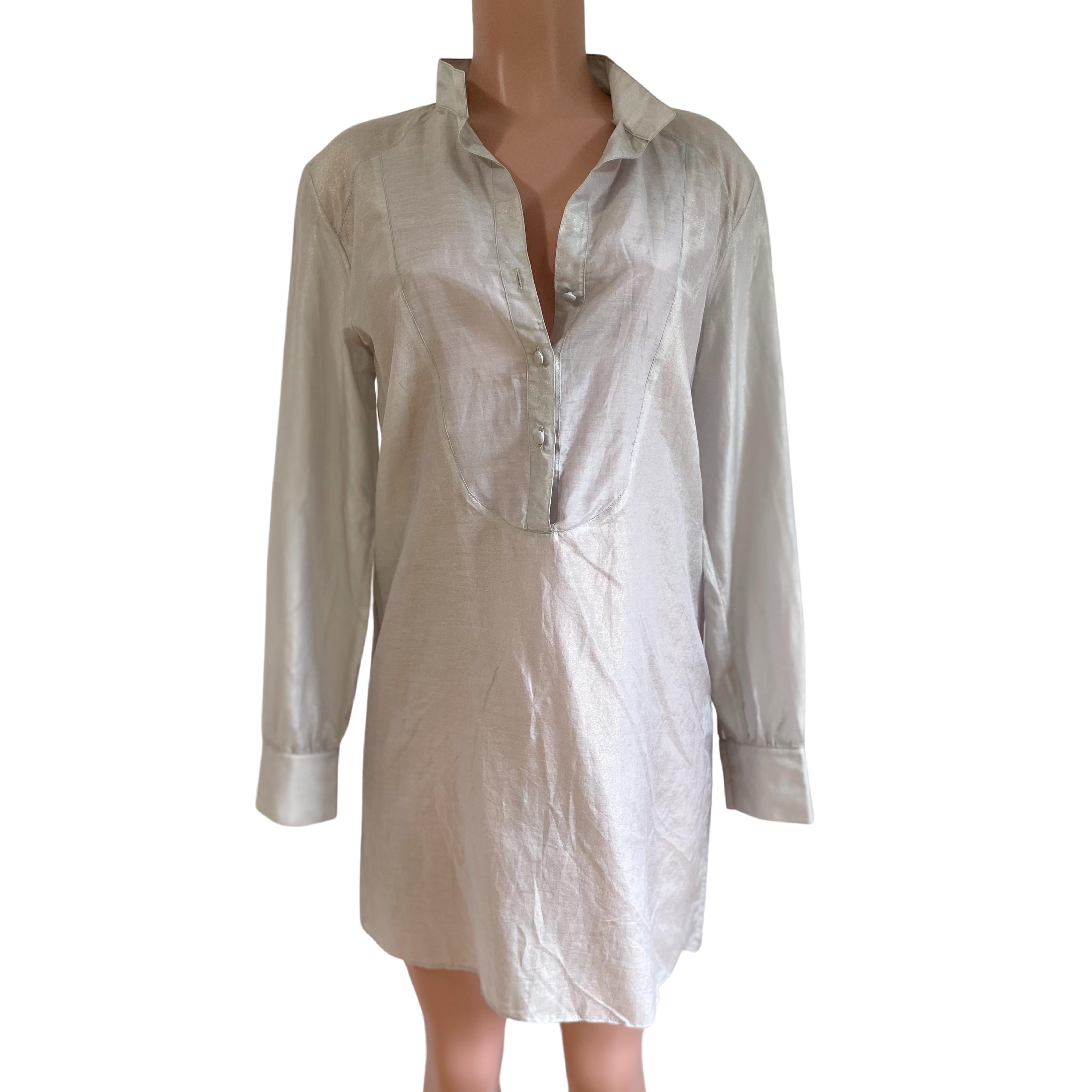 Authentic Flora Kung 

Condition: Brand New With Tag
 
Material: FLORA KUNG exclusive fabric- goldwash over pale gray pure silk Gossamer

Grandfaather collar, strategically placed 3 buttons, and a belt in case you want to wear it belted.

US size 4