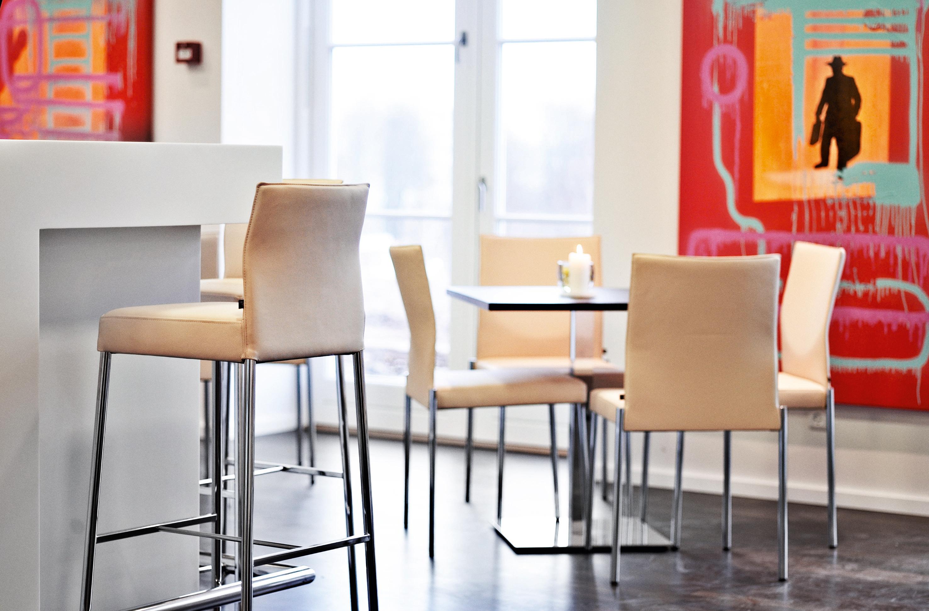 Moderne Tabouret de bar GLOOH en cuir rouge de KFF en vente