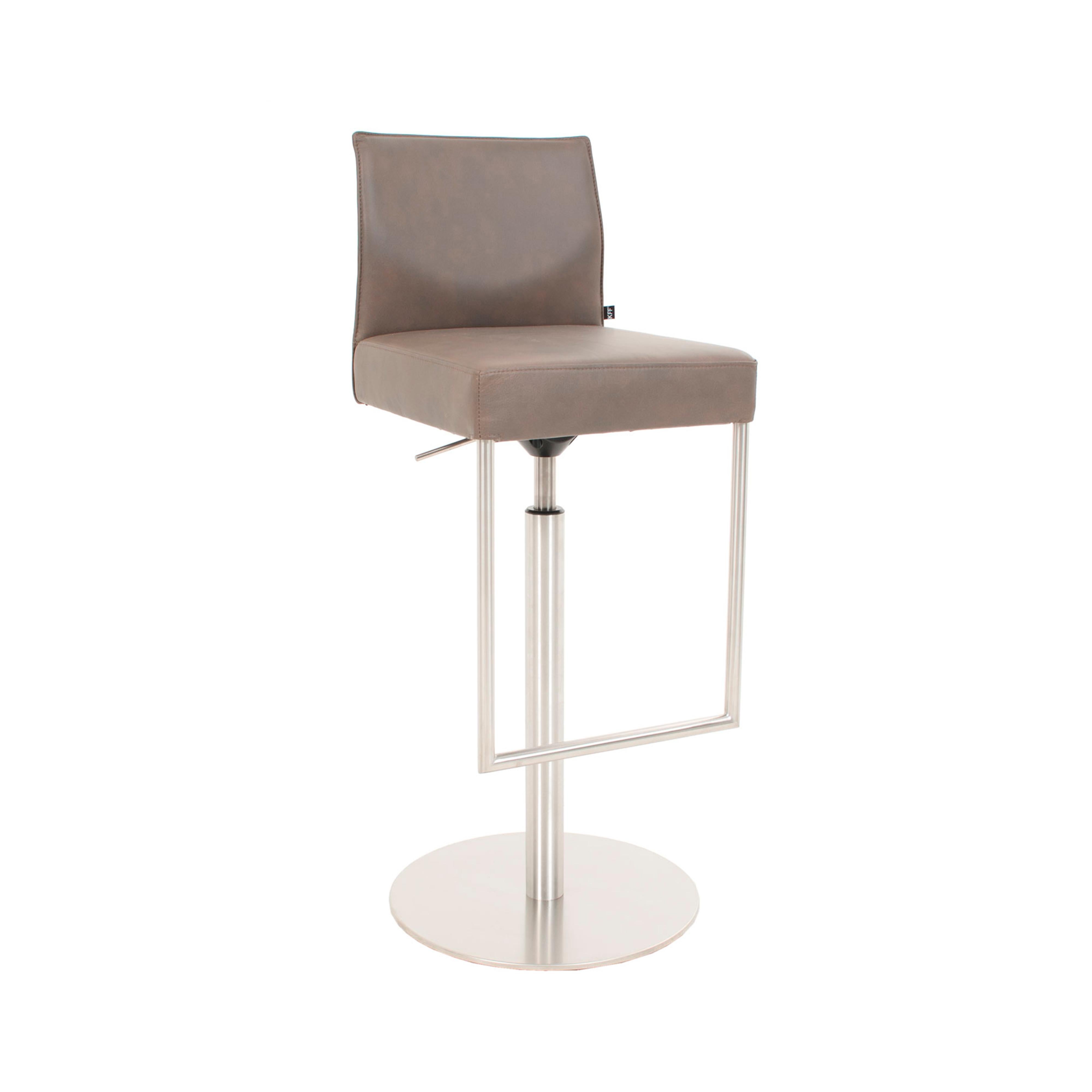 One design concept — many prototypes: be they conventional chairs, catilevers or barstools including the pneumatic spring type, GLOOH, aside from having an extensive range and comfort to offer, conveys an unmistakable design. Small wonder that GLOOH
