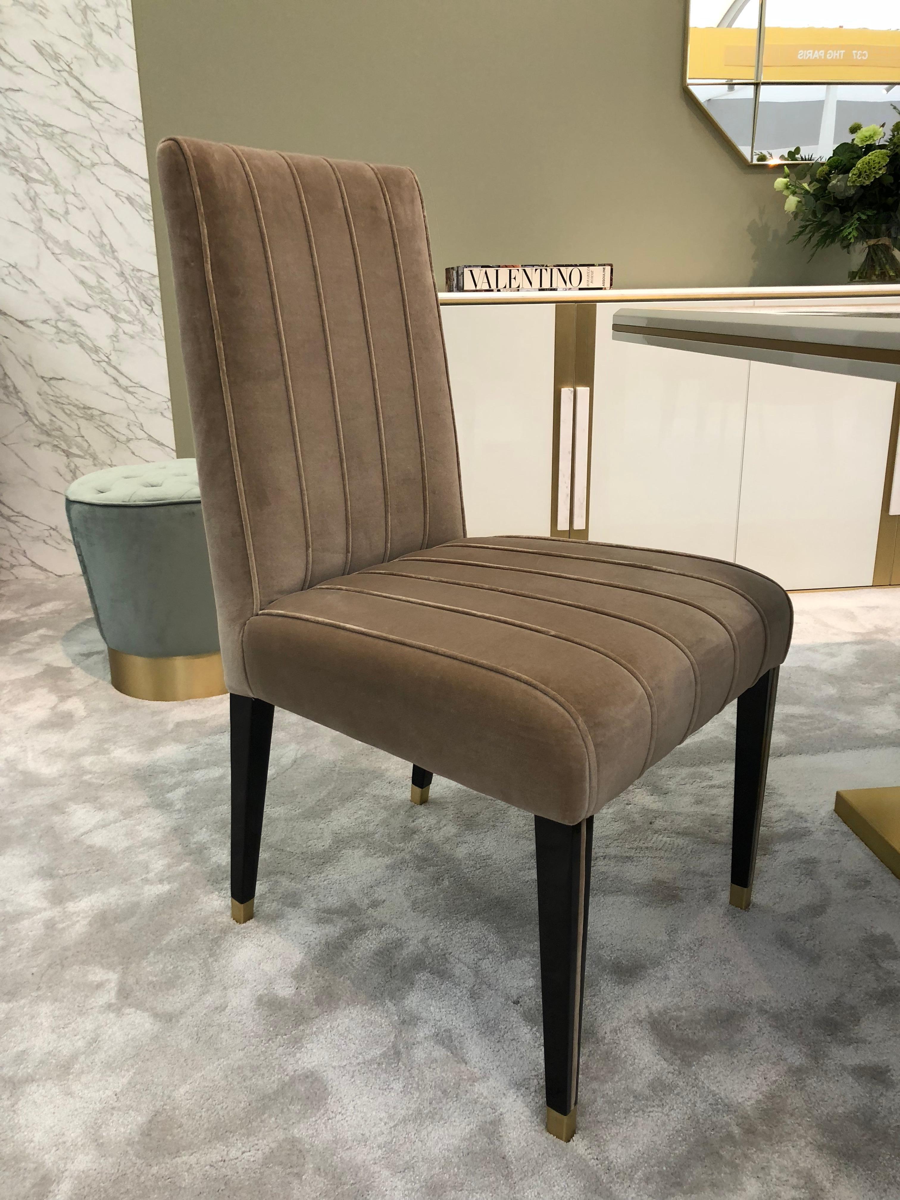 Lacquer GLORIA dining chair with brass tips