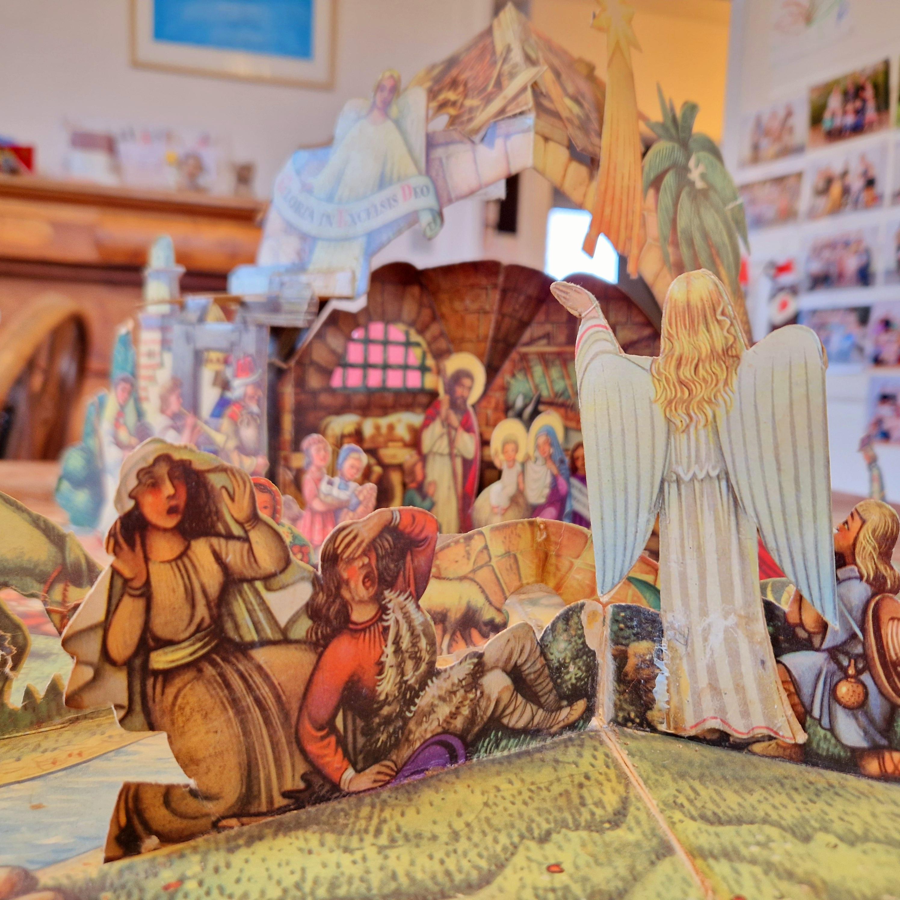 Gloria in Excelsis Deo – exquisite pop up book by Vojtěch Kubašta For Sale 5