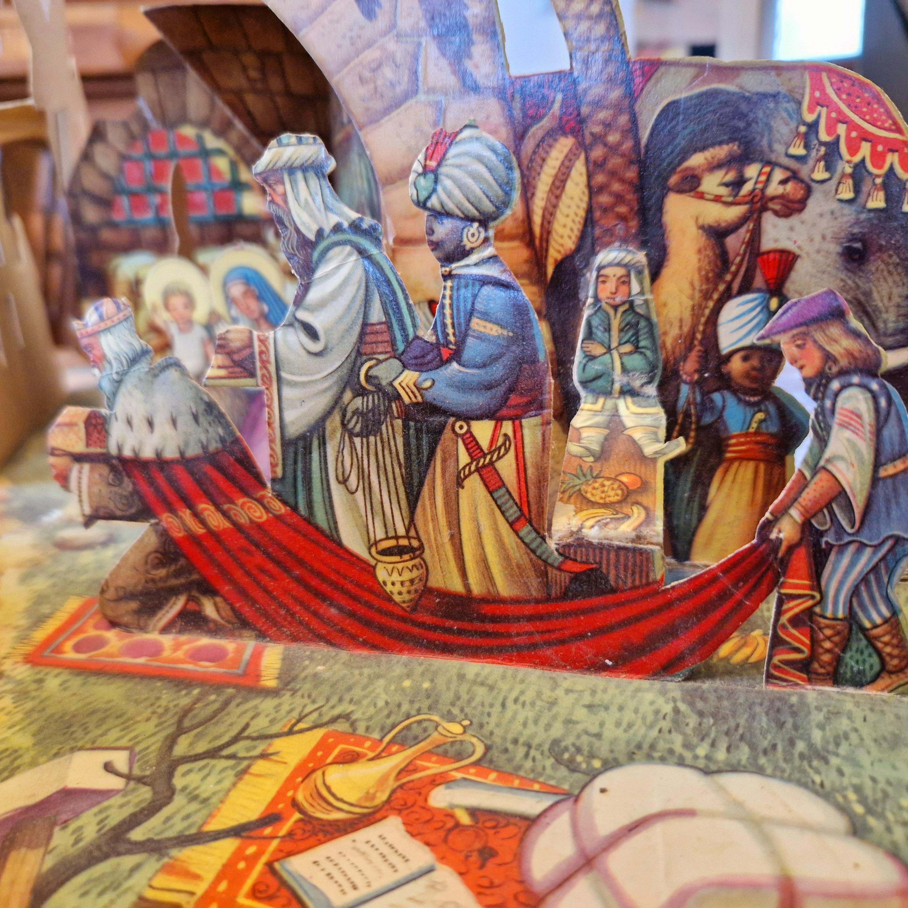 Gloria in Excelsis Deo – exquisite pop up book by Vojtěch Kubašta For Sale 2