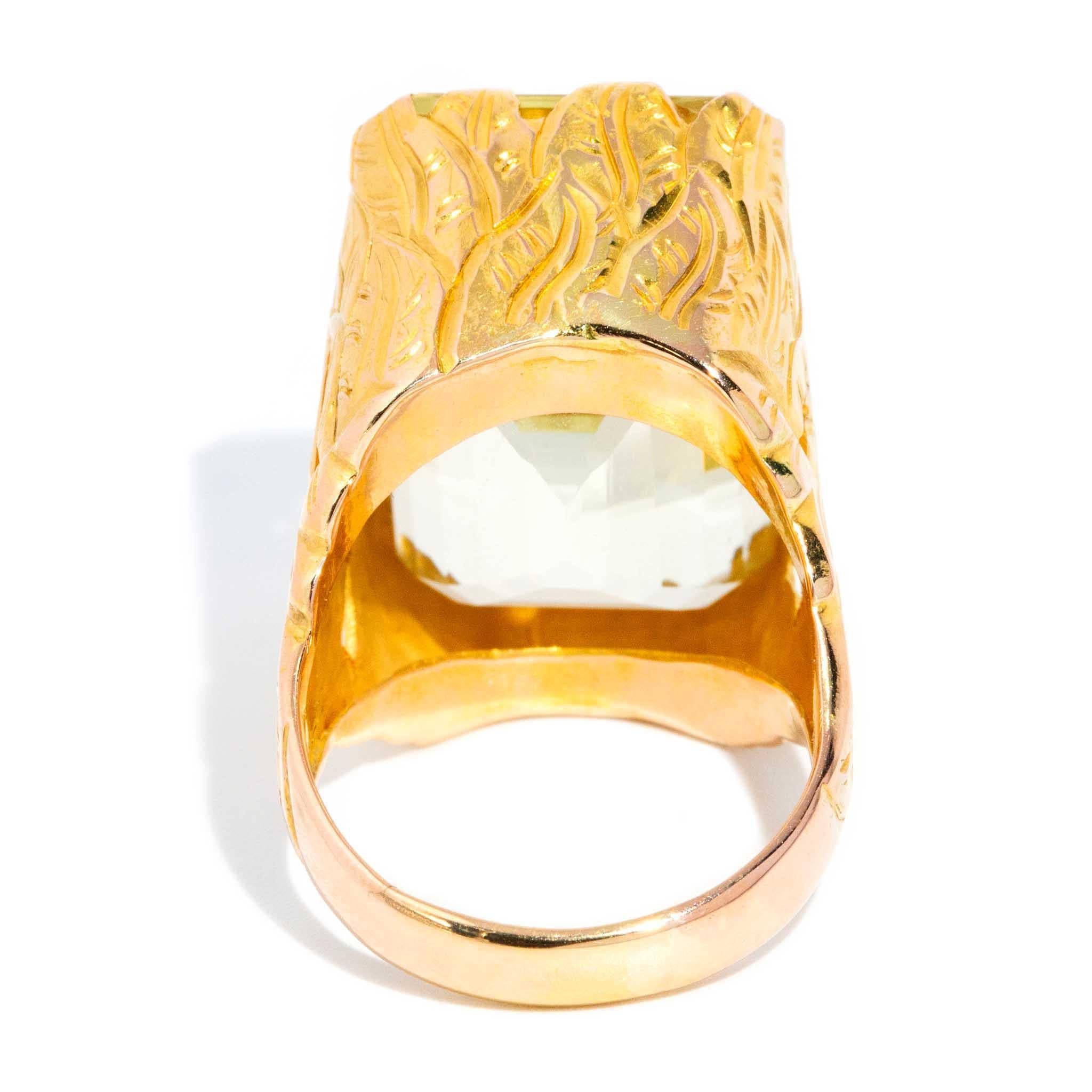 Women's Vintage Circa 1970s Light Green Quartz Cocktail Ring 21 Carat Yellow Gold For Sale