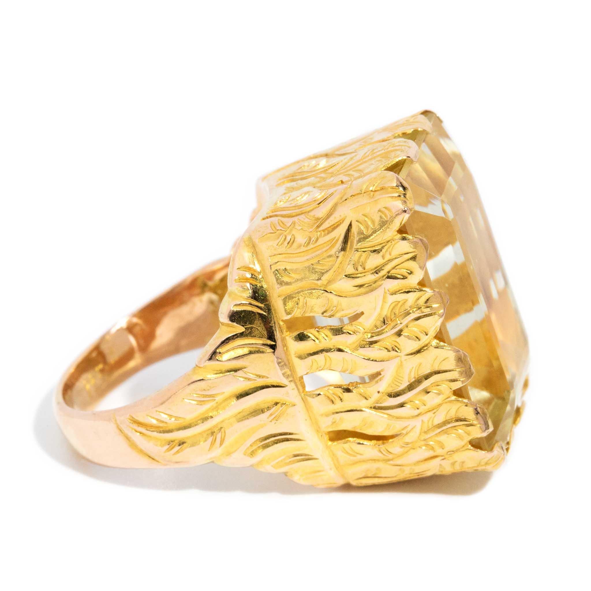 Vintage Circa 1970s Light Green Quartz Cocktail Ring 21 Carat Yellow Gold For Sale 2