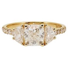 Glorious 18k Yellow Gold Three Stone Ring w/ 2.20 Ct Natural Diamonds IGI Cert