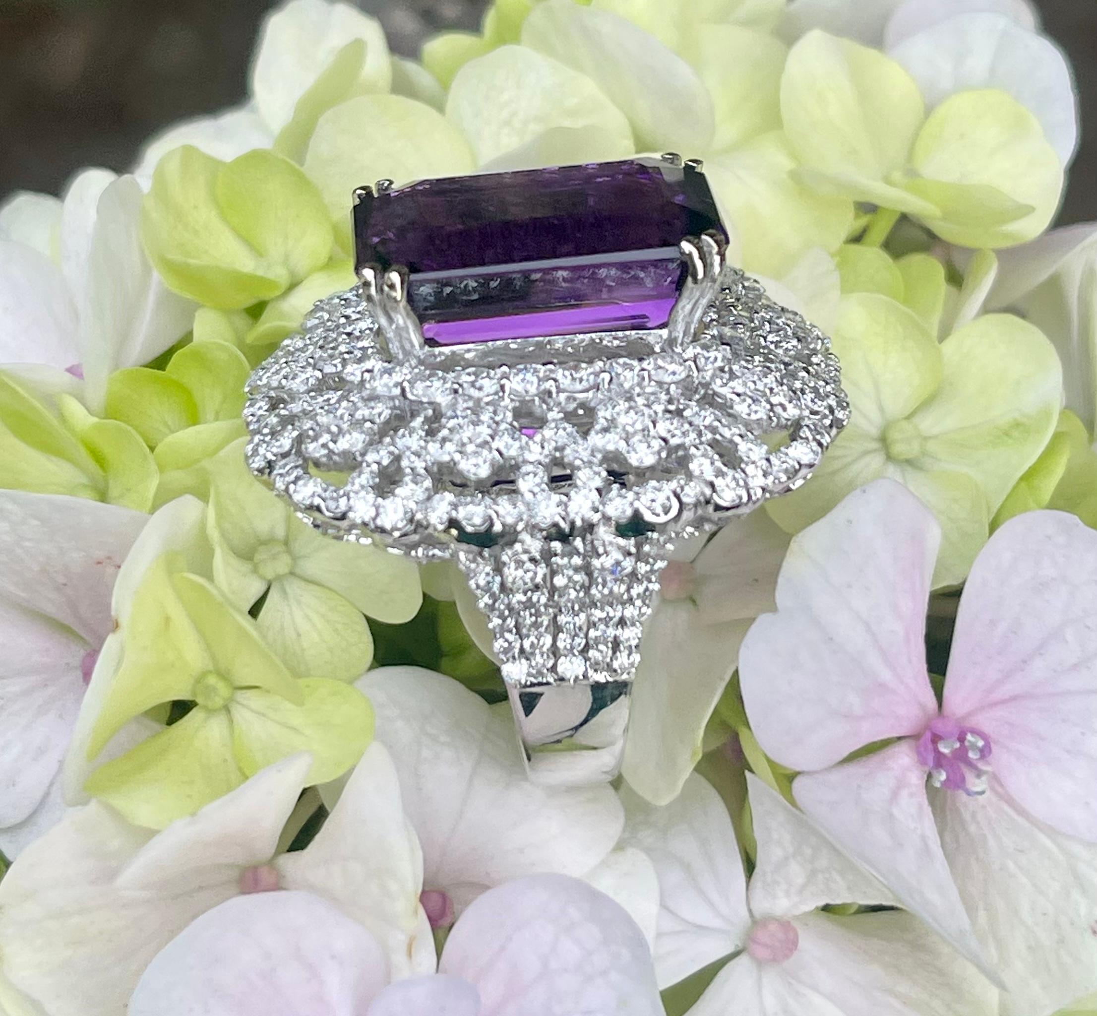 Glorious 22.67 Carat Vivid Purple Amethyst and Diamond 18K Gold Cocktail Ring In Excellent Condition In Tustin, CA