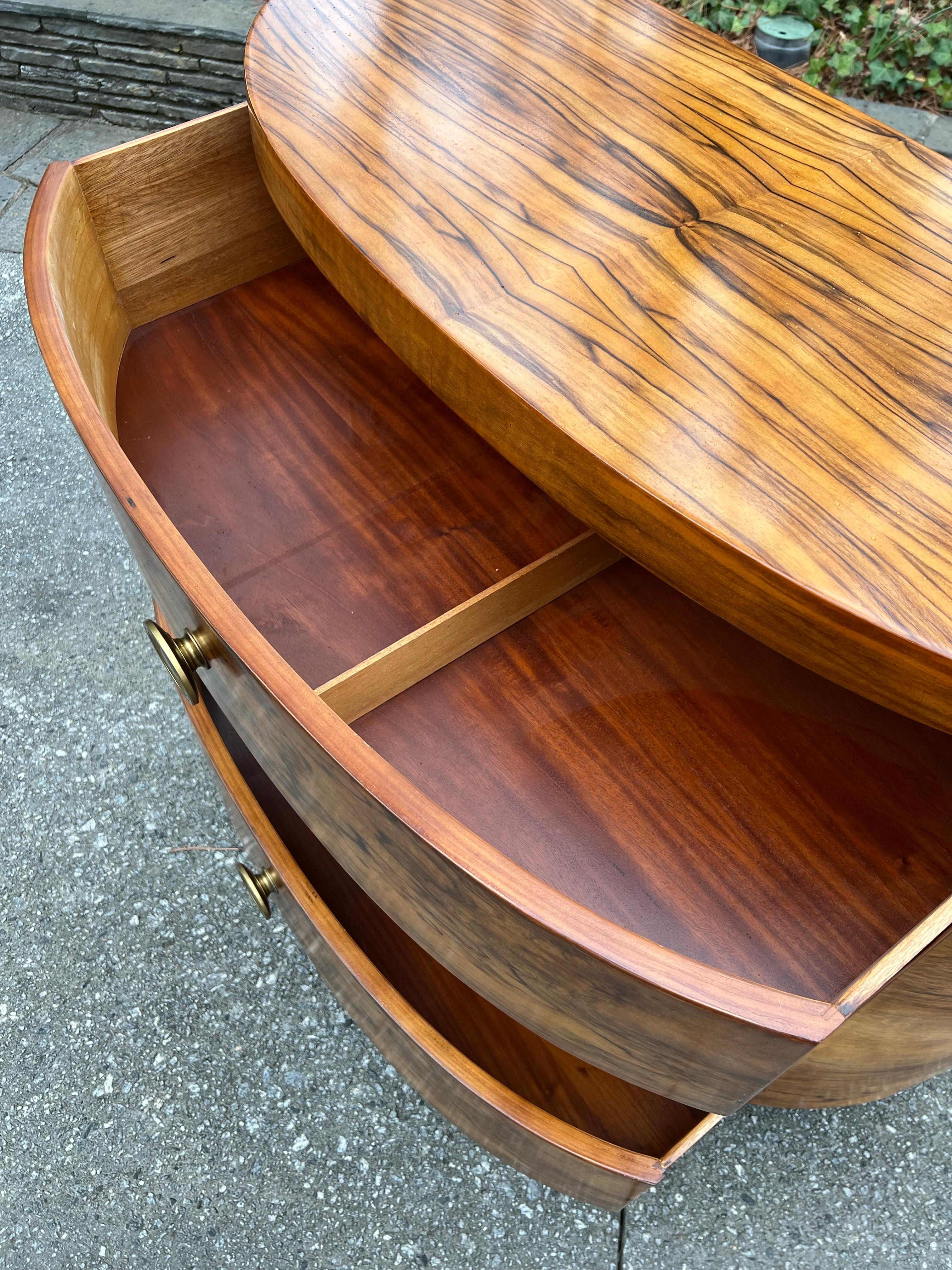Splendida commode Art Deco in radica di noce Bookmatch di Donald Deskey per Widdicomb in vendita 10