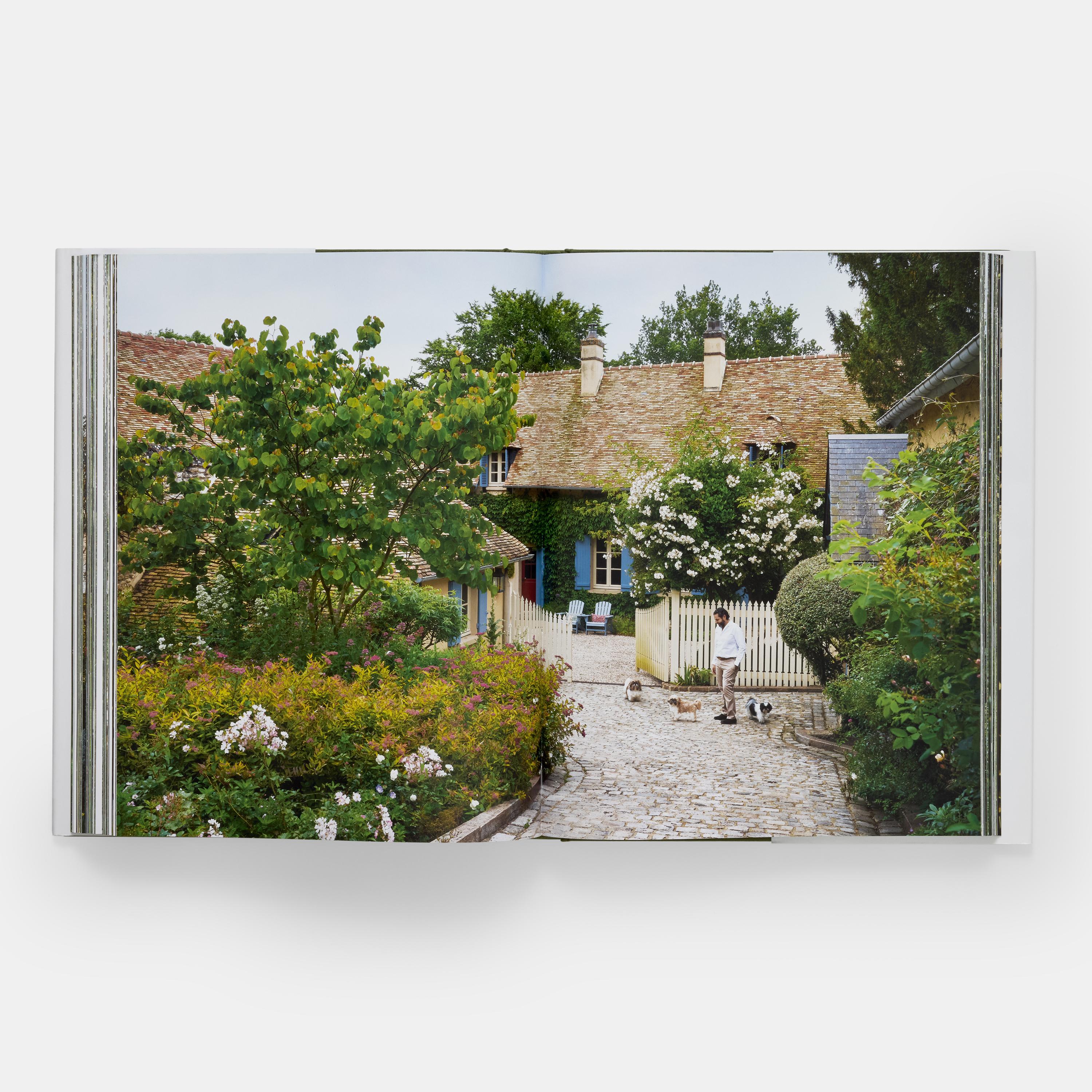 Contemporary Glorious Gardens: Private Edens of the World's Leading Interior Designers For Sale