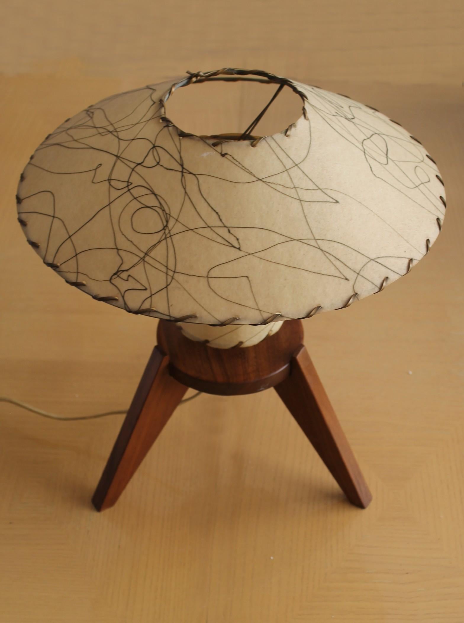 20th Century Glorious MId Century Danish Modern Atomic Fiberglass Shade Table Lamp 1950s For Sale