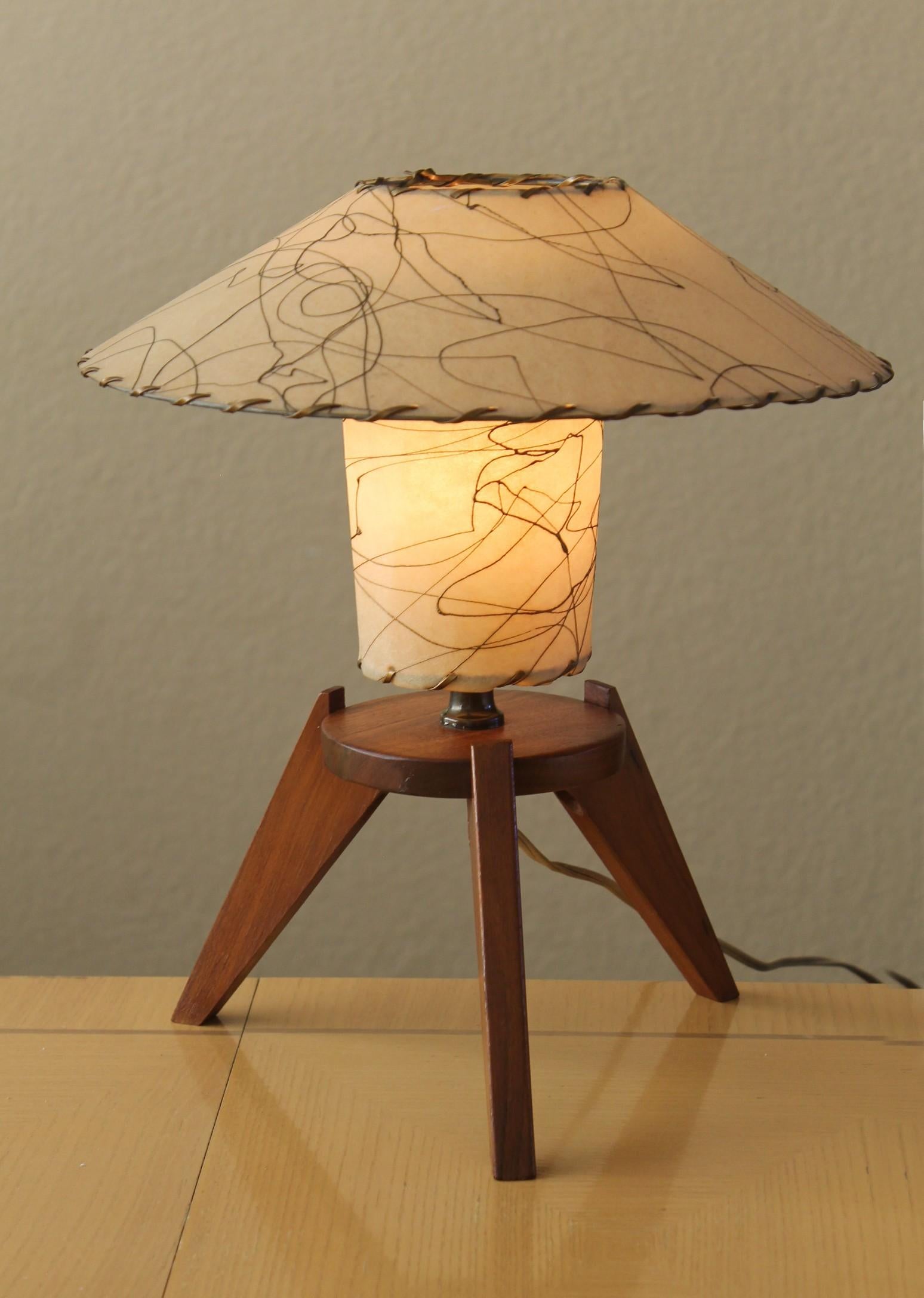 Glorious MId Century Danish Modern Atomic Fiberglass Shade Table Lamp 1950s For Sale 1