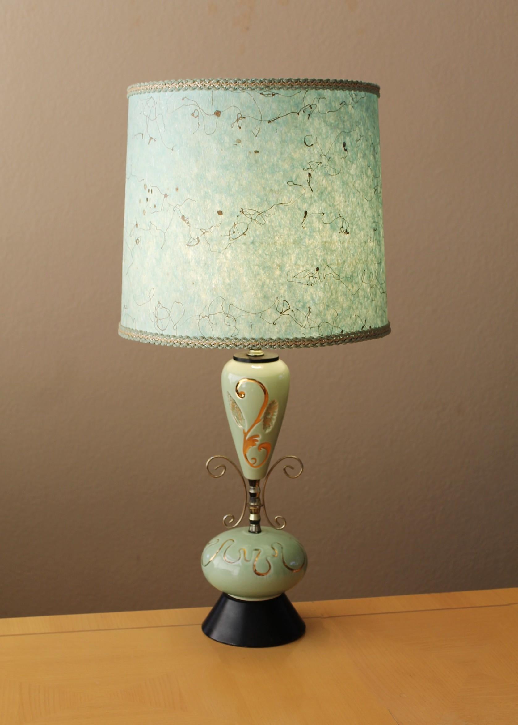 Glorious MId Century Modern Atomic Table Lamp. Mint Green Fiberglass Shade 1950s For Sale 3