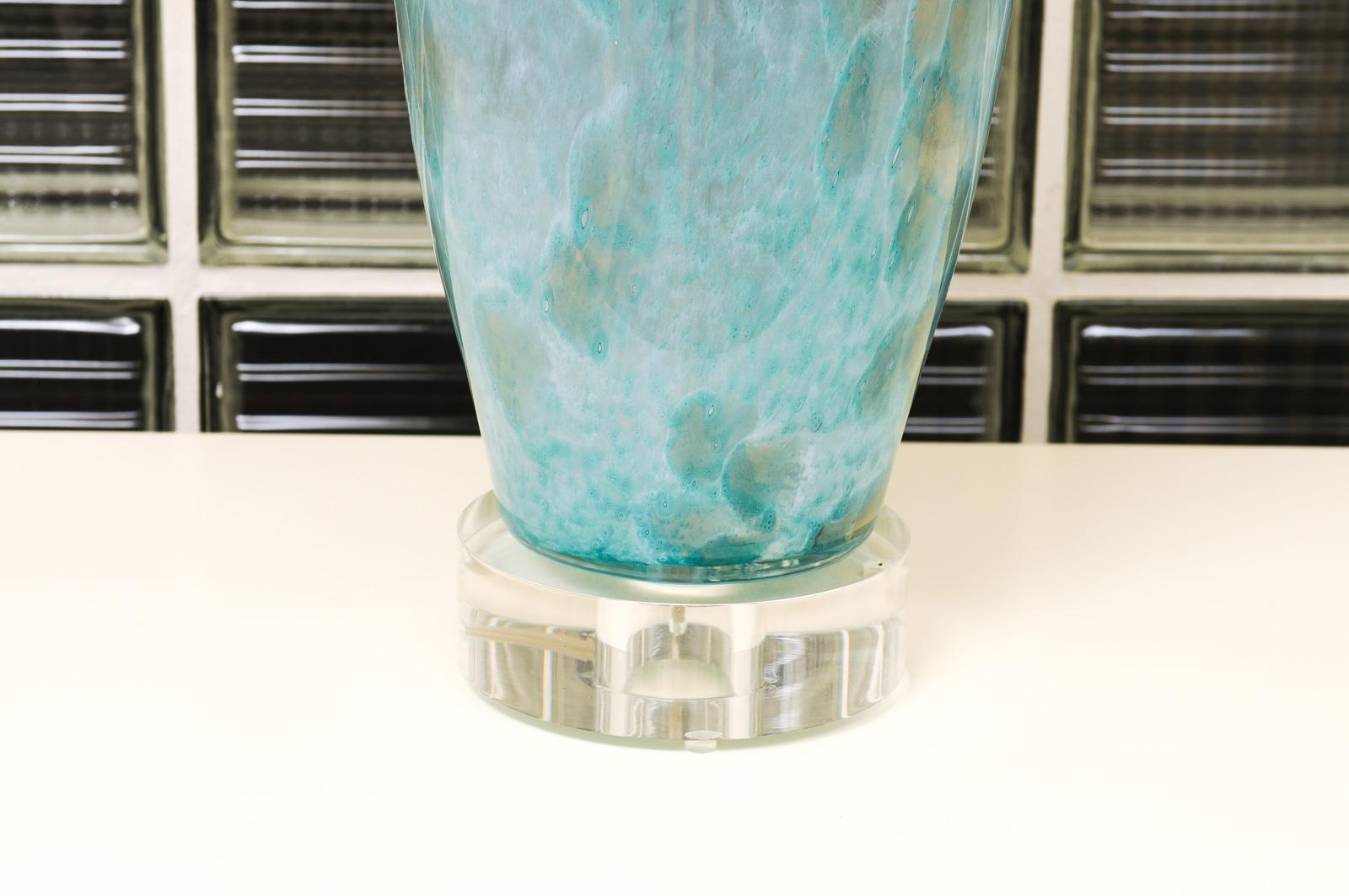 Paire de vases Murano vintage en turquoise pâle transformés en lampes sur mesure Excellent état - En vente à Atlanta, GA