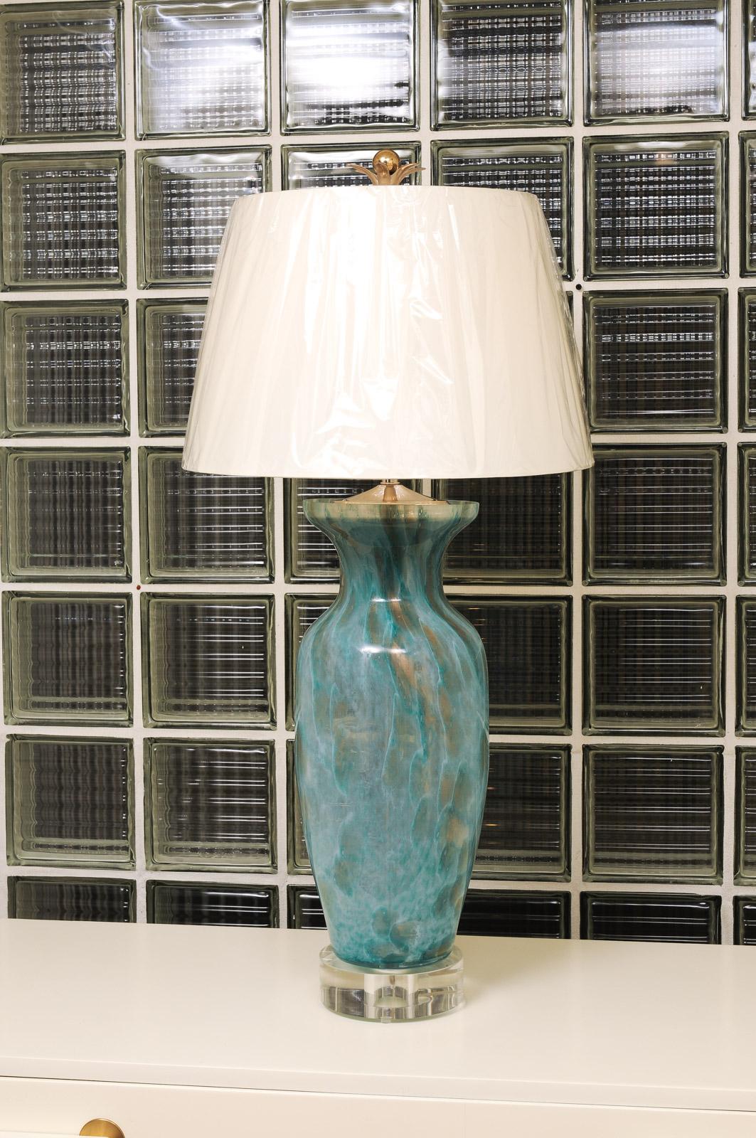 Paire de vases Murano vintage en turquoise pâle transformés en lampes sur mesure en vente 2