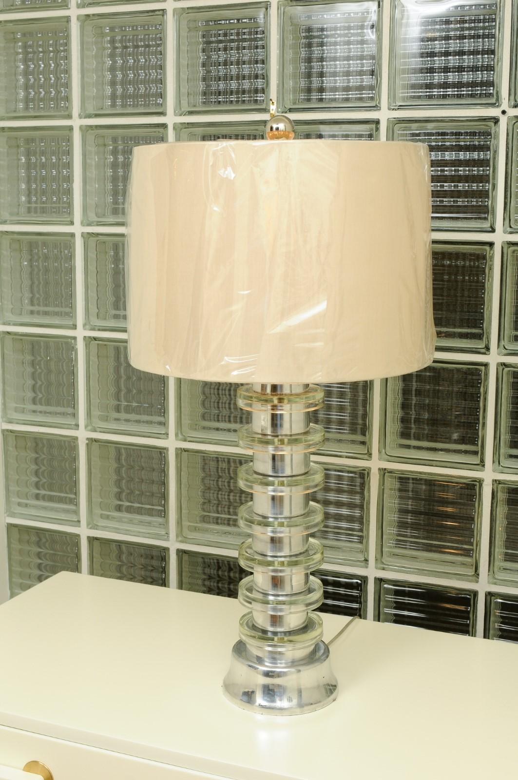 Glorious Restored Pair of Art Deco Lamps in Spun Aluminum and Glass, circa 1940 For Sale 4