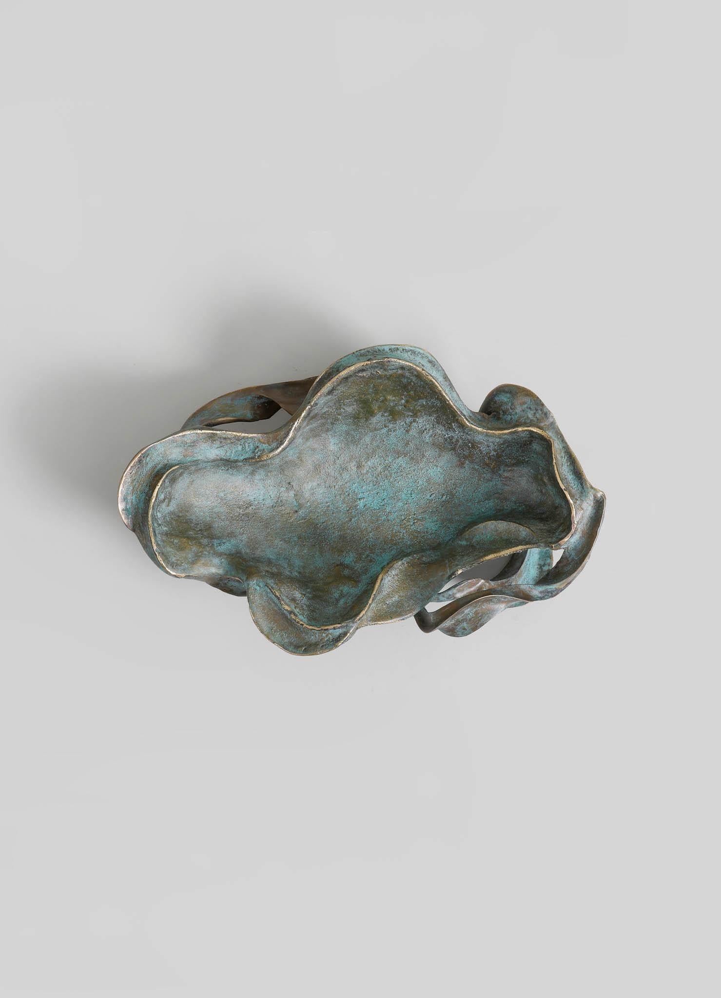 Calco Glory Lily Bowl in ottone, Viya di Vikram Goyal in vendita