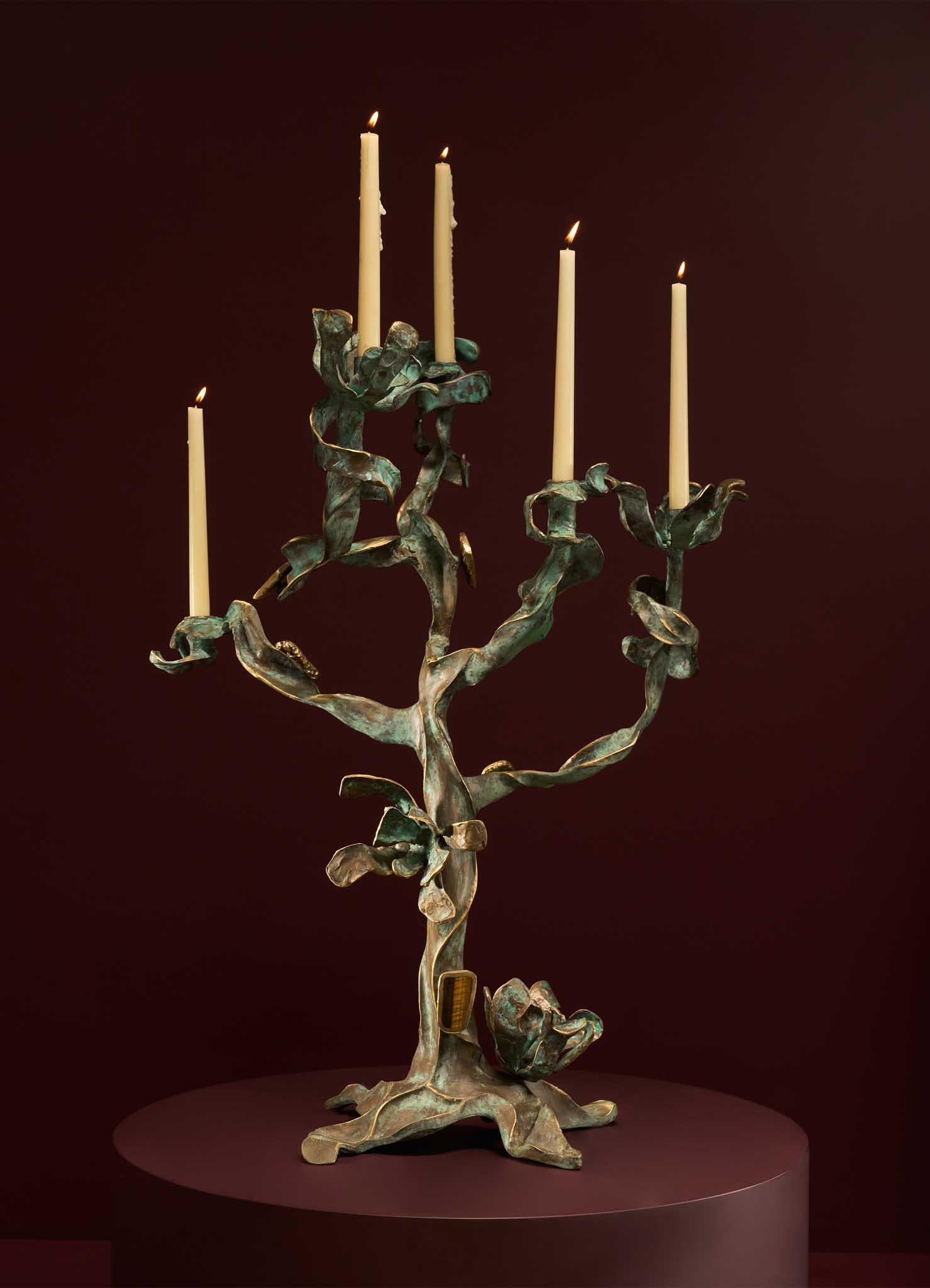 Candelabro Glory Lily in ottone, Viya di Vikram Goyal in vendita 1