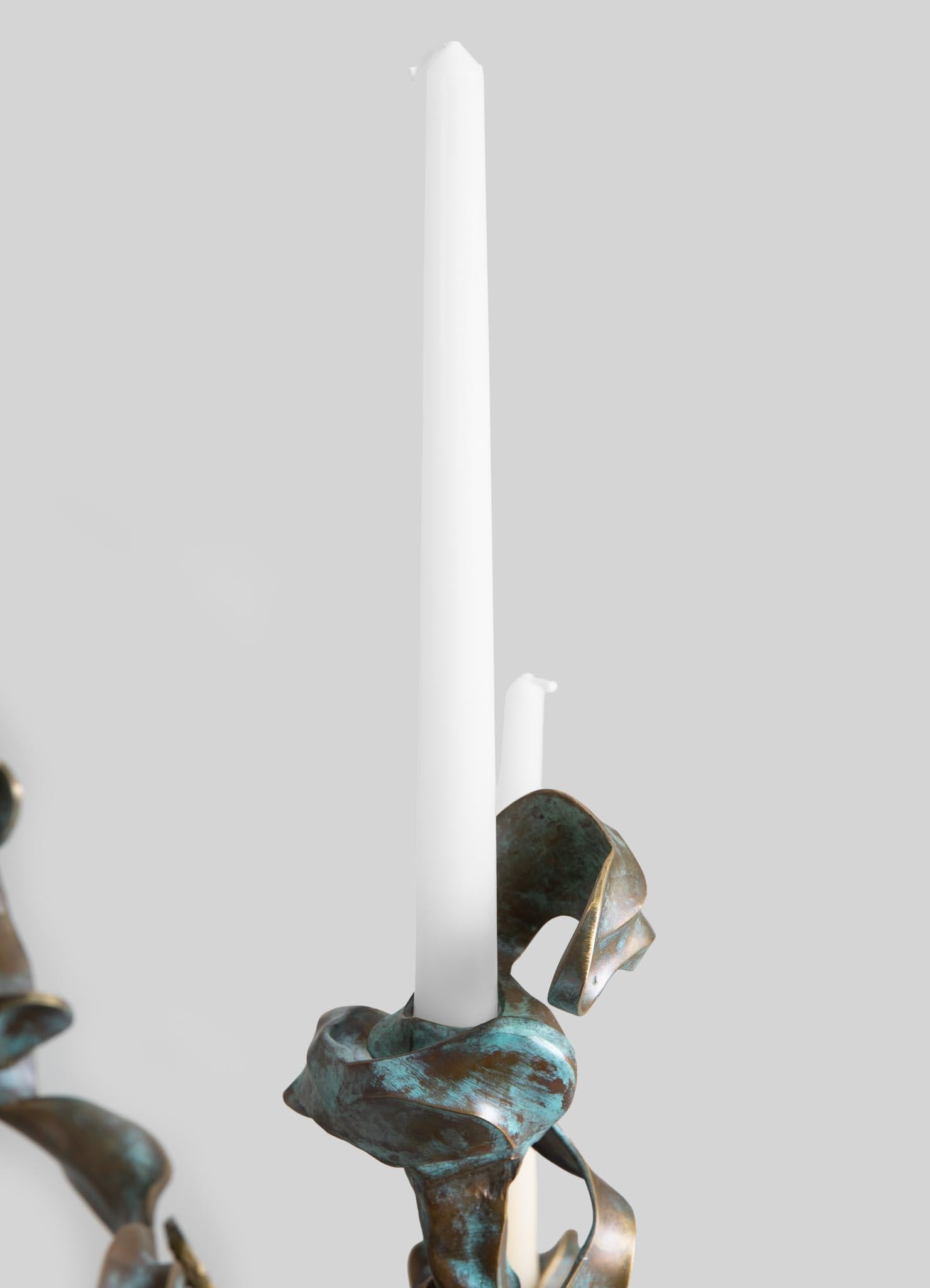 Candelabro Glory Lily de latón, Viya by Vikram Goyal Latón en venta