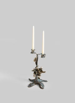 Bougeoir Glory Lily Medium en laiton et pierre précieuse, Viya by Vikram Goyal