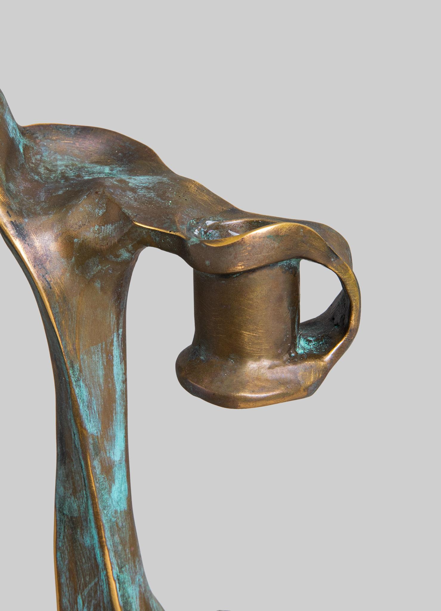 XXIe siècle et contemporain Petit support de bougie Glory Lily en laiton avec pierre précieuse, Viya by Vikram Goyal en vente