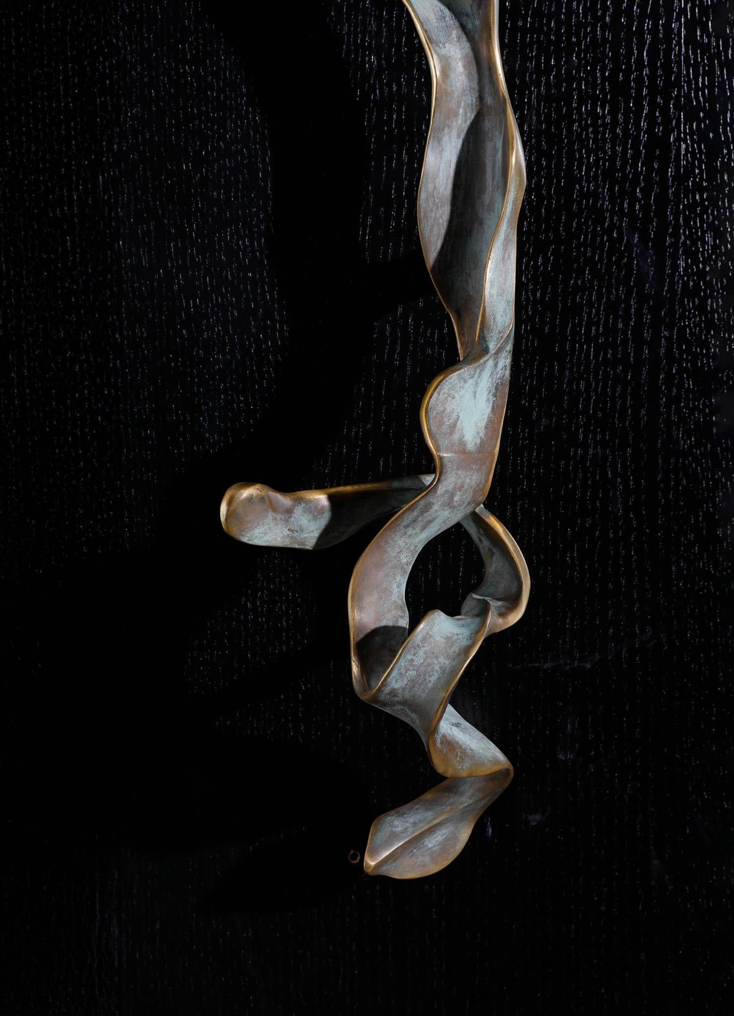 Indiano Maniglia Glory Lily B in ottone, Viya by Vikram Goyal in vendita