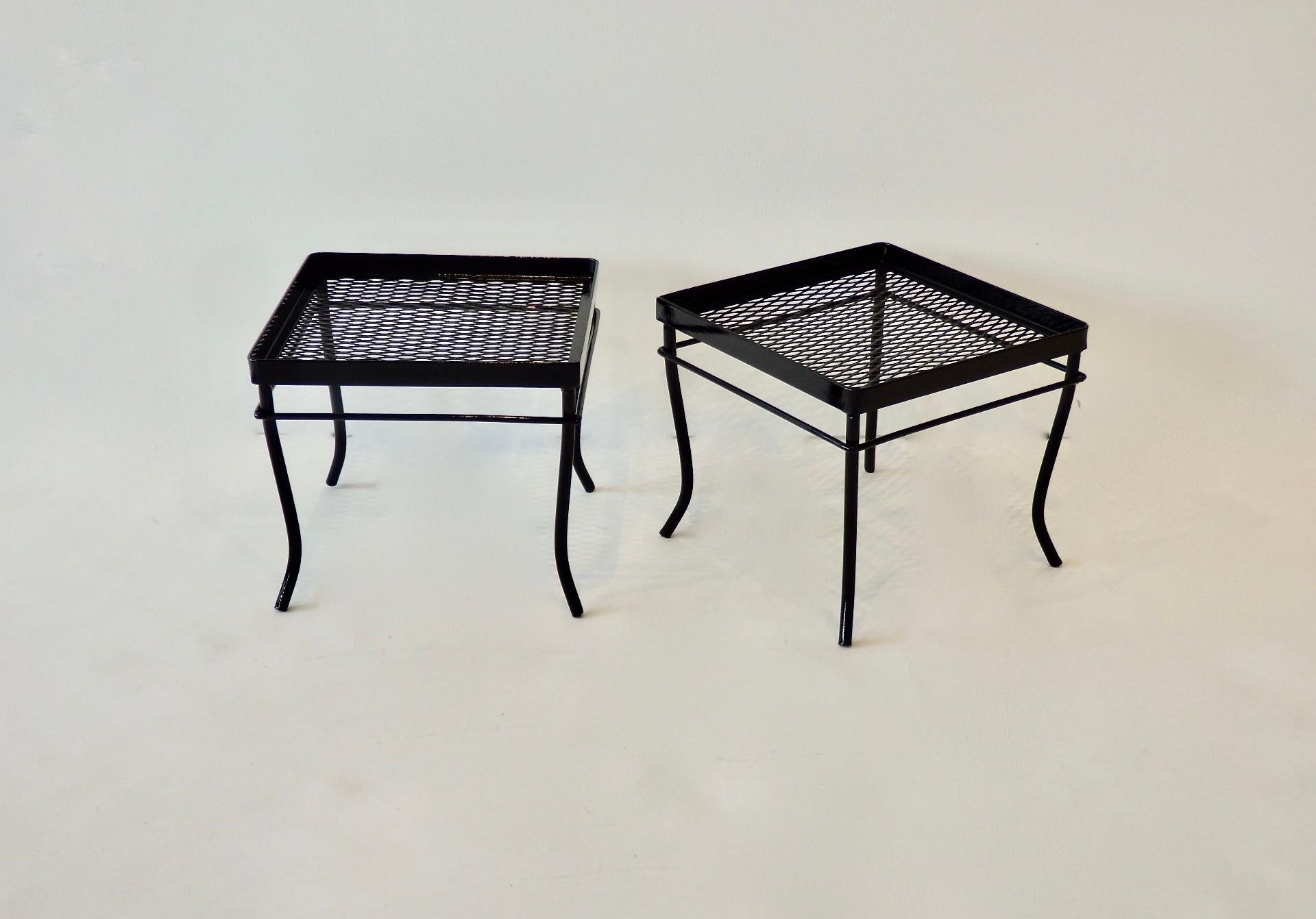 Acier Table basse carrée Woodard noire brillante avec deux petites tables gigognes plus petites en vente