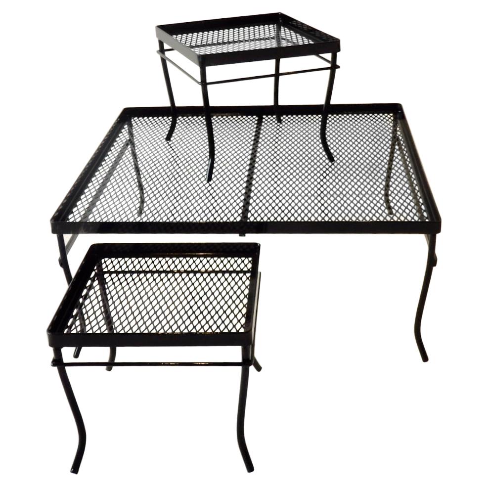 Table basse carrée Woodard noire brillante avec deux petites tables gigognes plus petites en vente