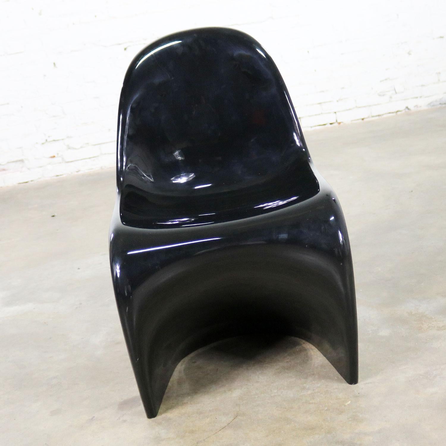 black panton chair