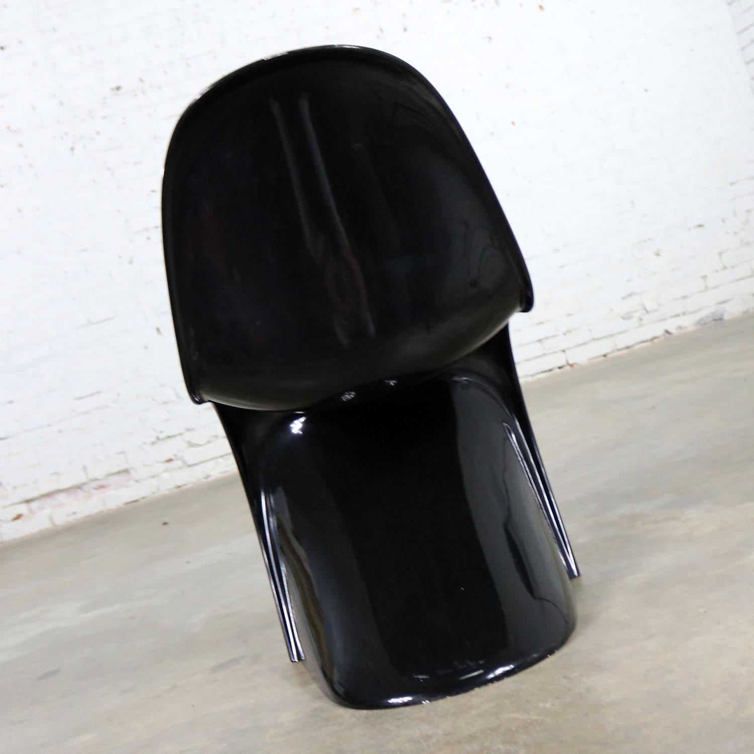 Mid-Century Modern Gloss Black Verner Panton Chair Classic Molded S Chair by Vitra Signed