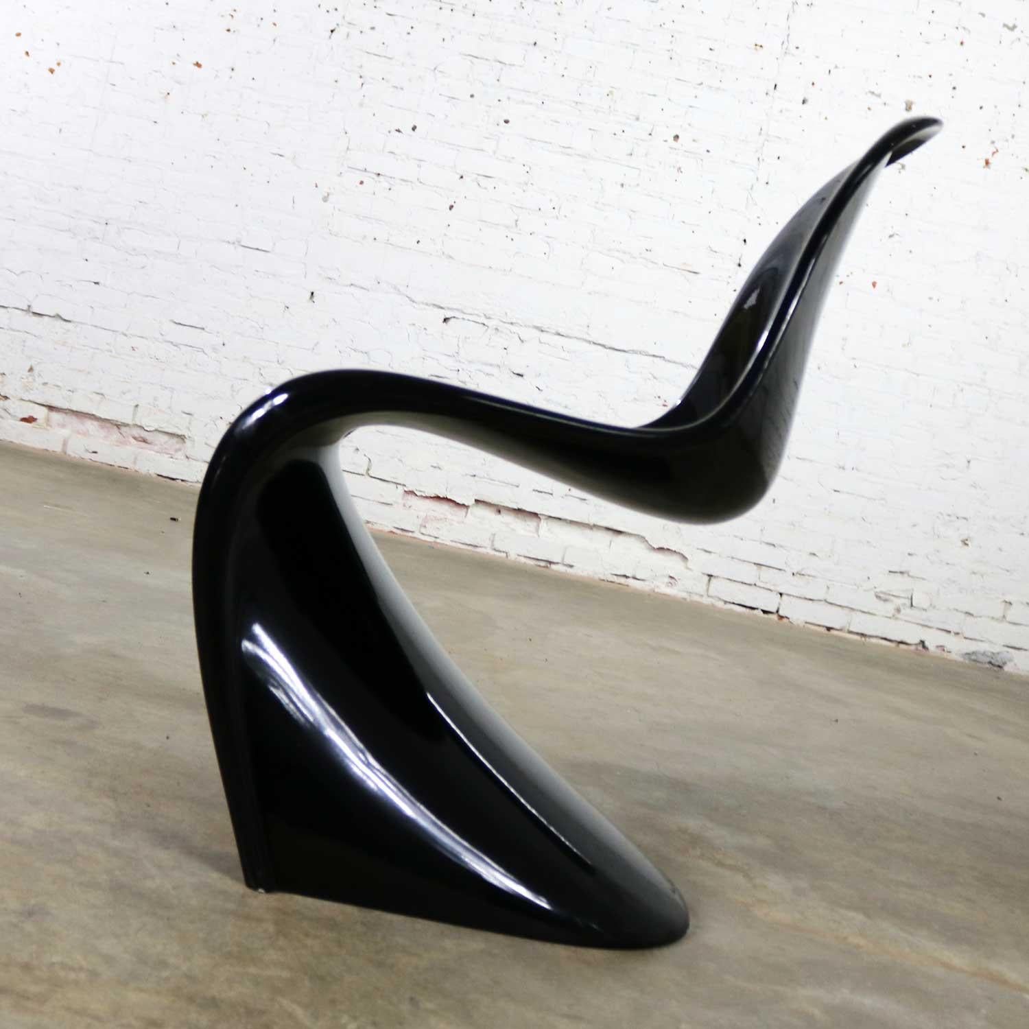 Gloss Black Verner Panton Chair Classic Molded S Chair by Vitra Signed In Good Condition In Topeka, KS
