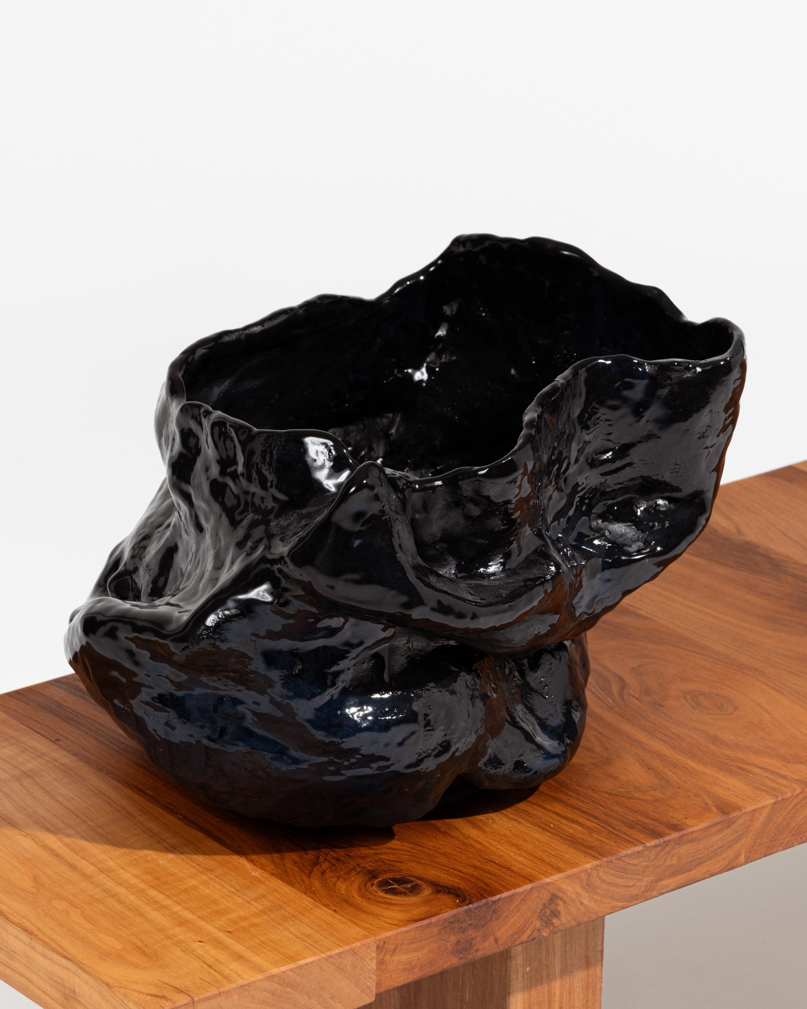Vase en grès noir brillant en vente 8